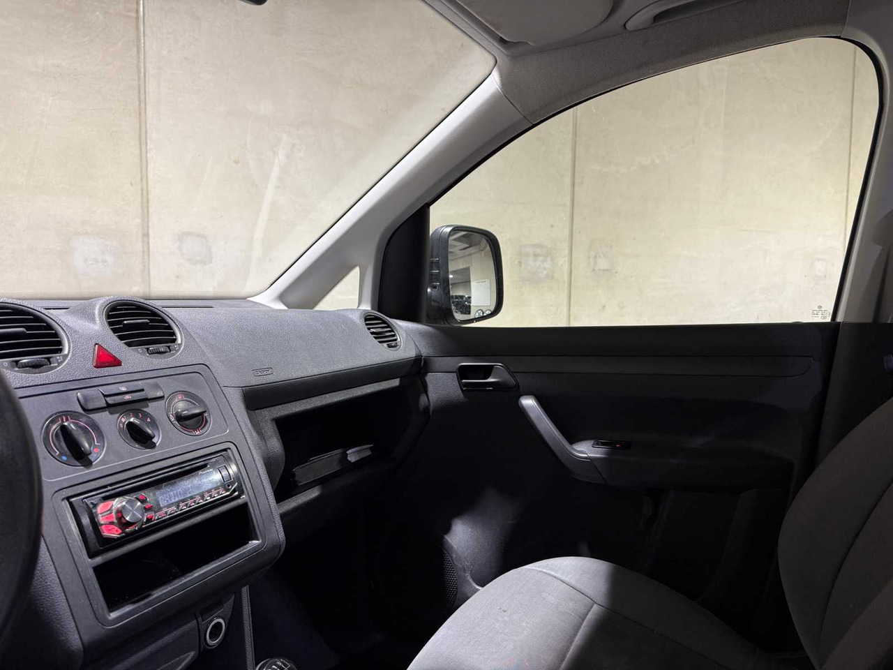 Лекотоварен автомобил VOLKSWAGEN CADDY 1.6 TDI MAXI BMT 102HP 2014, VK-389-G COMMERCIAL VEHICLE: снимка 17 Лекотоварен автомобил VOLKSWAGEN CADDY 1.6 TDI MAXI BMT 102HP 2014, VK-389-G COMMERCIAL VEHICLE: снимка 17