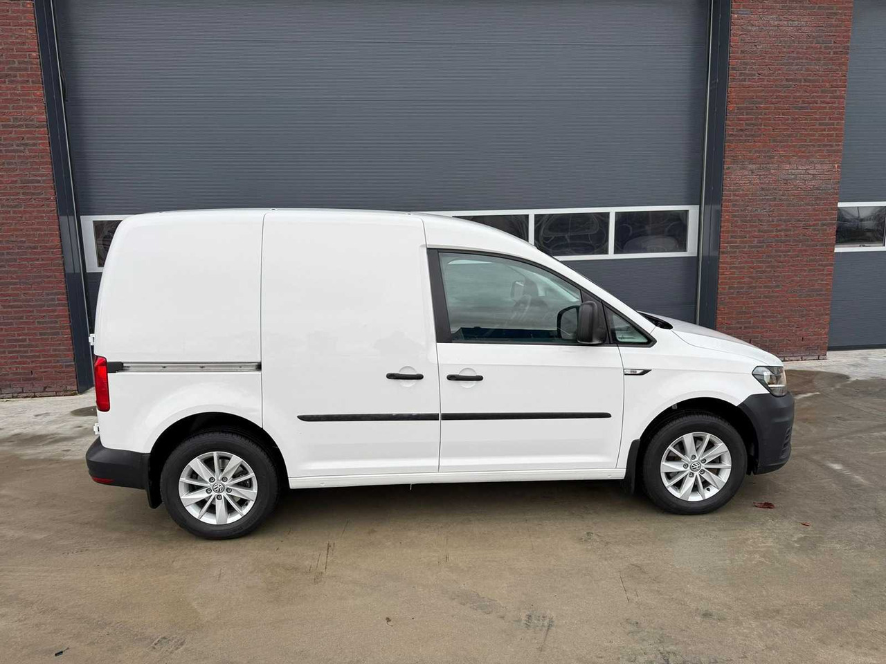 Лекотоварен автомобил VOLKSWAGEN - EASYLINE BENZINE 1.2 TSI L1H1 - CADDY - VAN: снимка 6 Лекотоварен автомобил VOLKSWAGEN - EASYLINE BENZINE 1.2 TSI L1H1 - CADDY - VAN: снимка 6