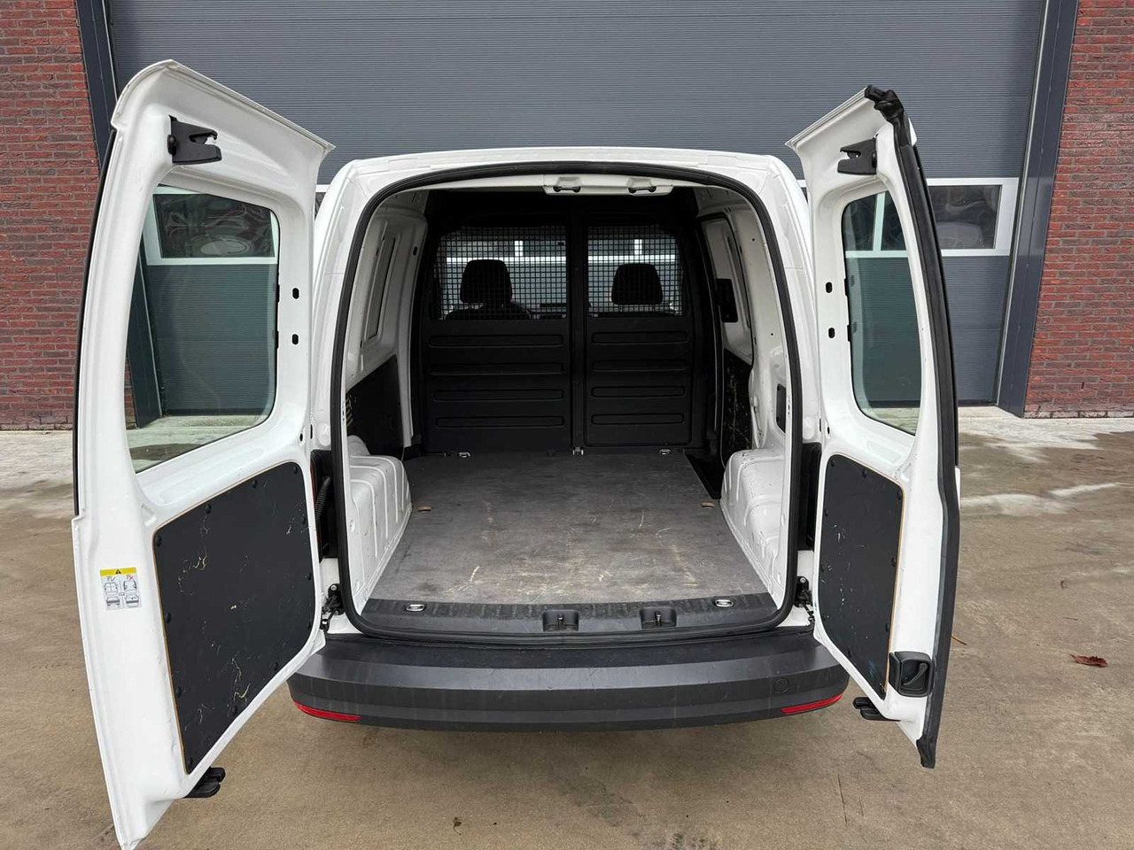 Лекотоварен автомобил VOLKSWAGEN - EASYLINE BENZINE 1.2 TSI L1H1 - CADDY - VAN: снимка 10 Лекотоварен автомобил VOLKSWAGEN - EASYLINE BENZINE 1.2 TSI L1H1 - CADDY - VAN: снимка 10