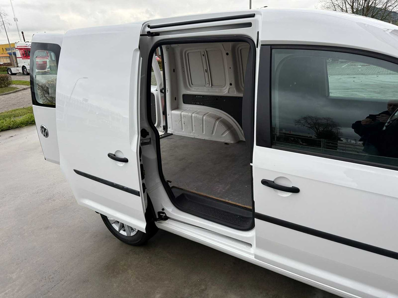 Лекотоварен автомобил VOLKSWAGEN - EASYLINE BENZINE 1.2 TSI L1H1 - CADDY - VAN: снимка 13 Лекотоварен автомобил VOLKSWAGEN - EASYLINE BENZINE 1.2 TSI L1H1 - CADDY - VAN: снимка 13