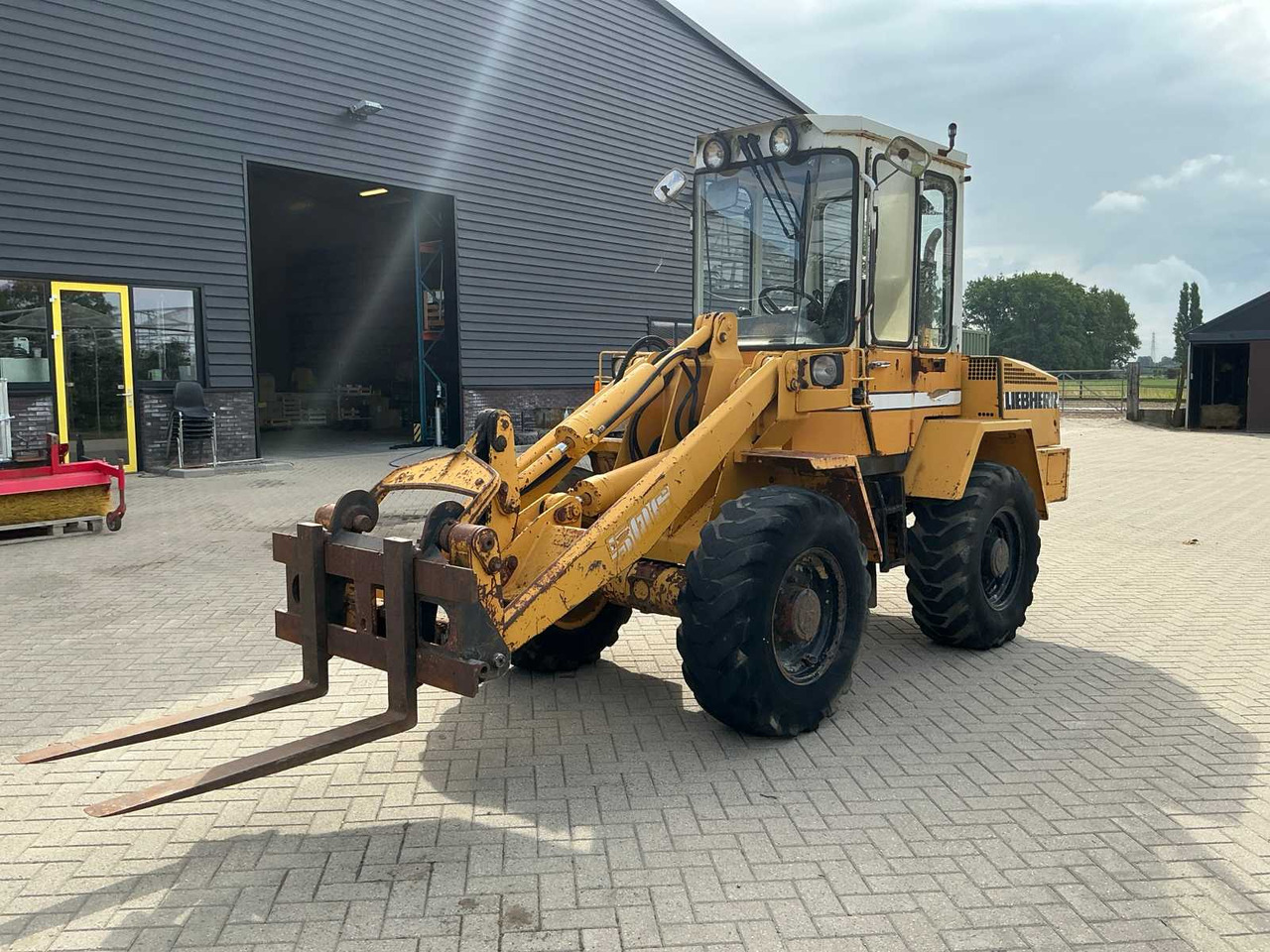 Liebherr L 506 - Колесен товарач: снимка 3 Liebherr L 506 - Колесен товарач: снимка 3