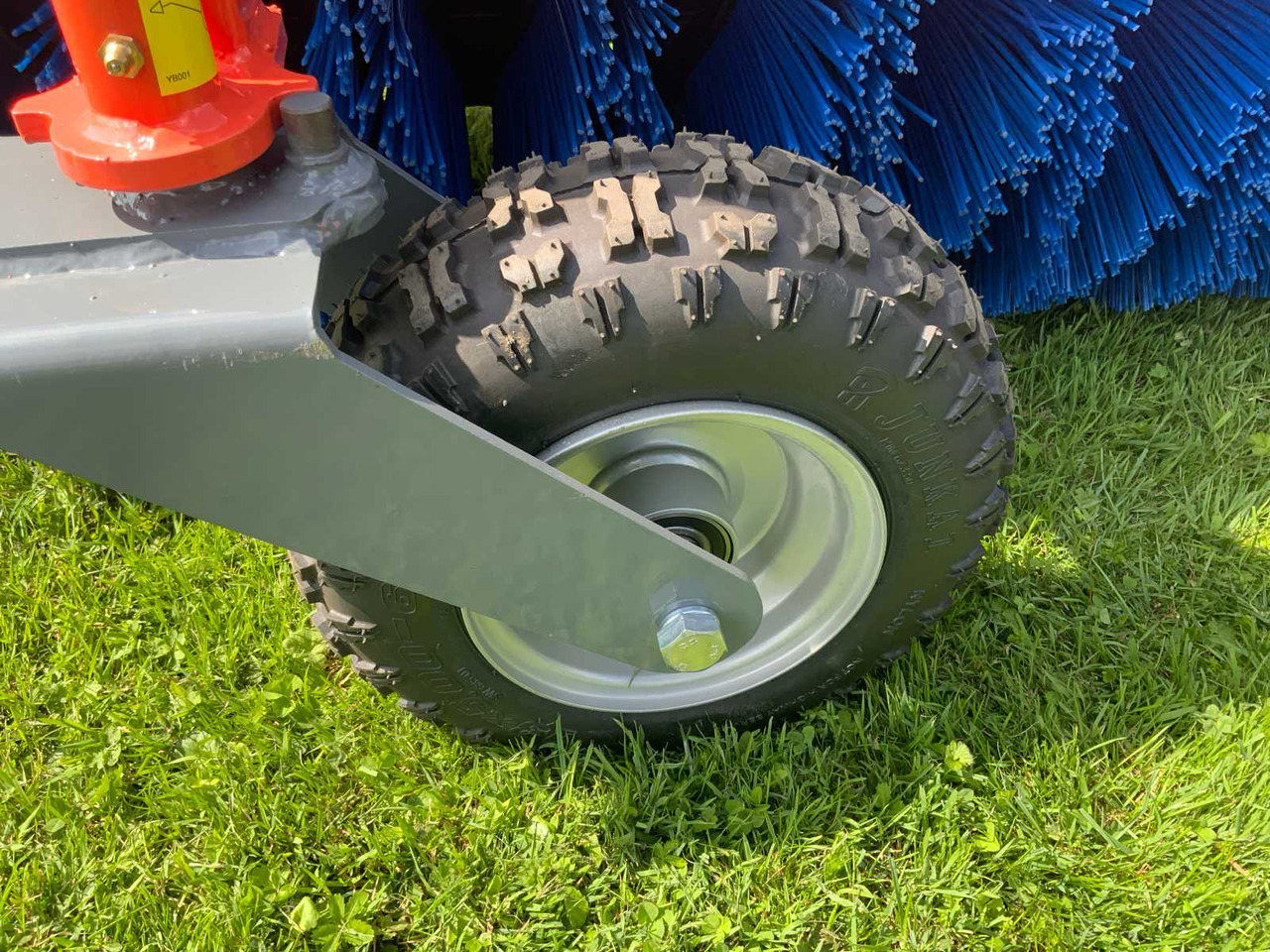 Челен товарач за трактор Loma Sweeper SWLT190: снимка 8