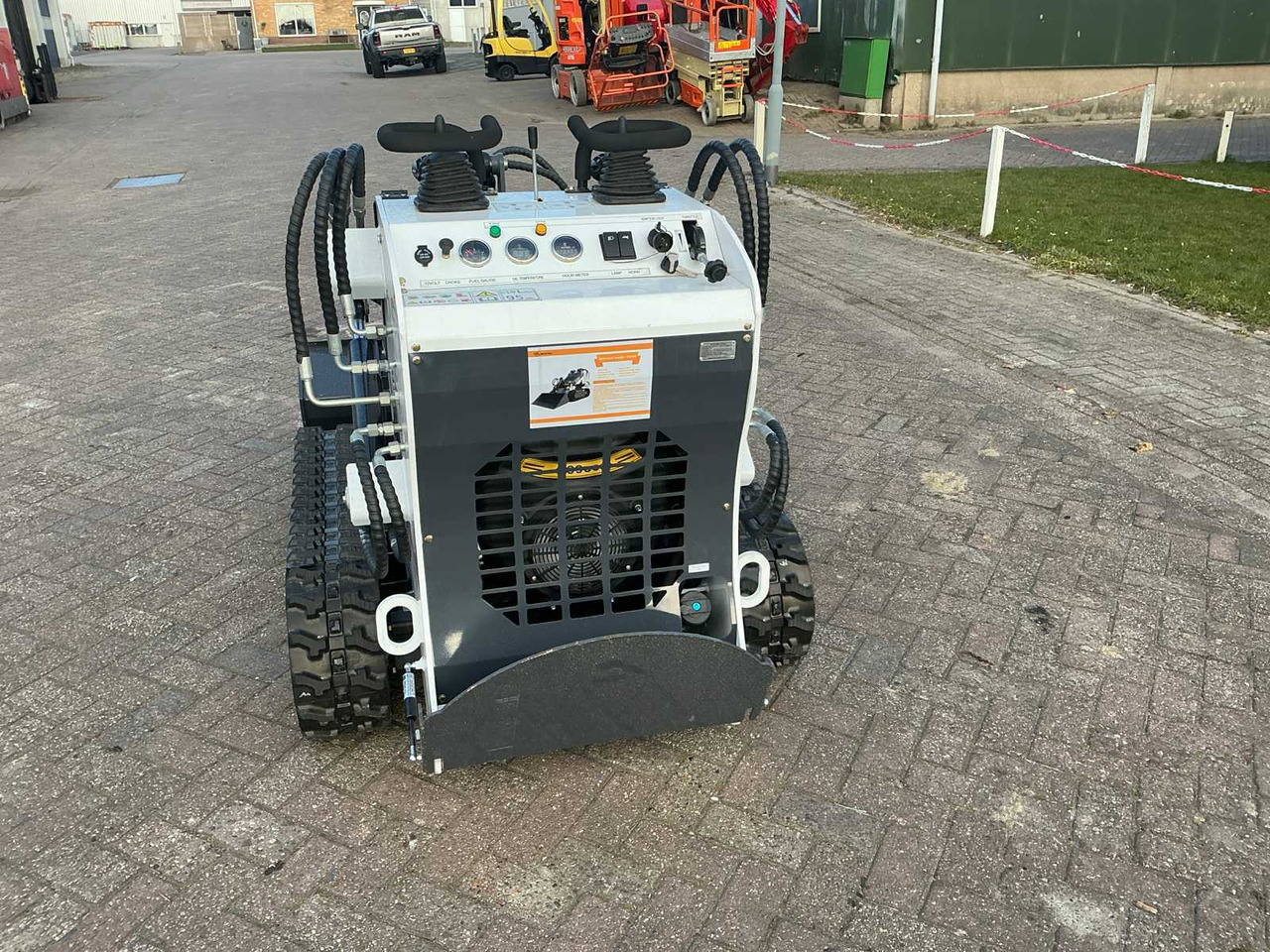 MEpower ME400 - Мини челен товарач: снимка 5 MEpower ME400 - Мини челен товарач: снимка 5