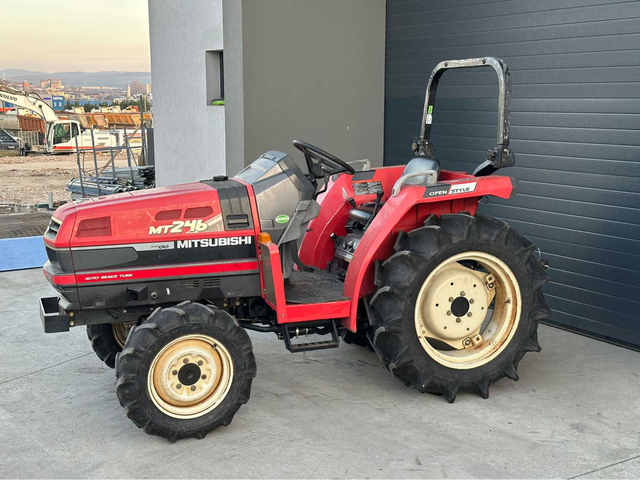 MITSUBISHI MT246 4-WHEEL DRIVE TRACTOR - Трактор: снимка 3 MITSUBISHI MT246 4-WHEEL DRIVE TRACTOR - Трактор: снимка 3
