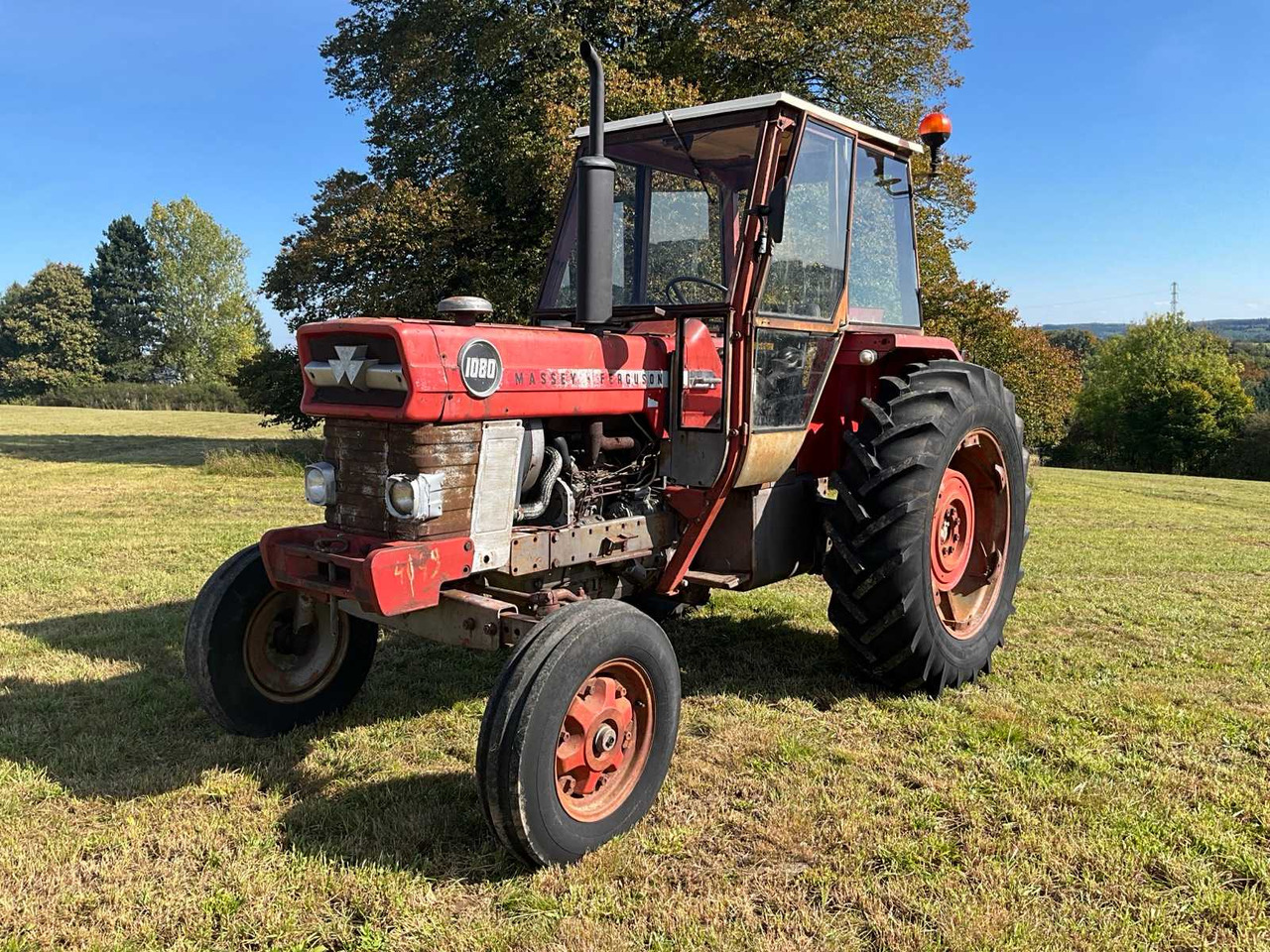 Massey Ferguson 1080 - Трактор: снимка 1 Massey Ferguson 1080 - Трактор: снимка 1