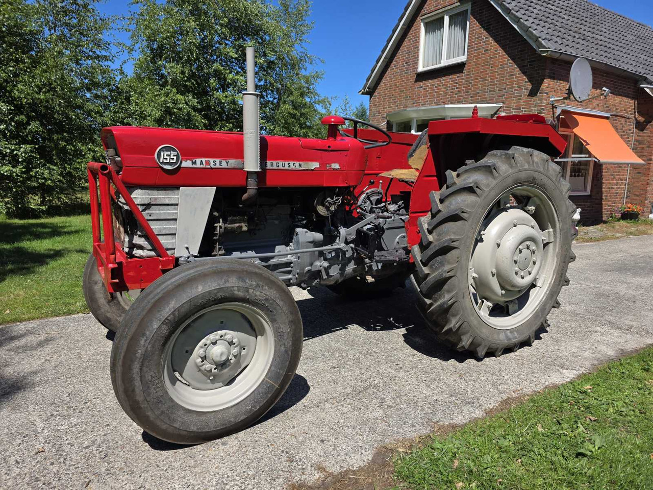 Massey Ferguson 155 - Трактор: снимка 1 Massey Ferguson 155 - Трактор: снимка 1