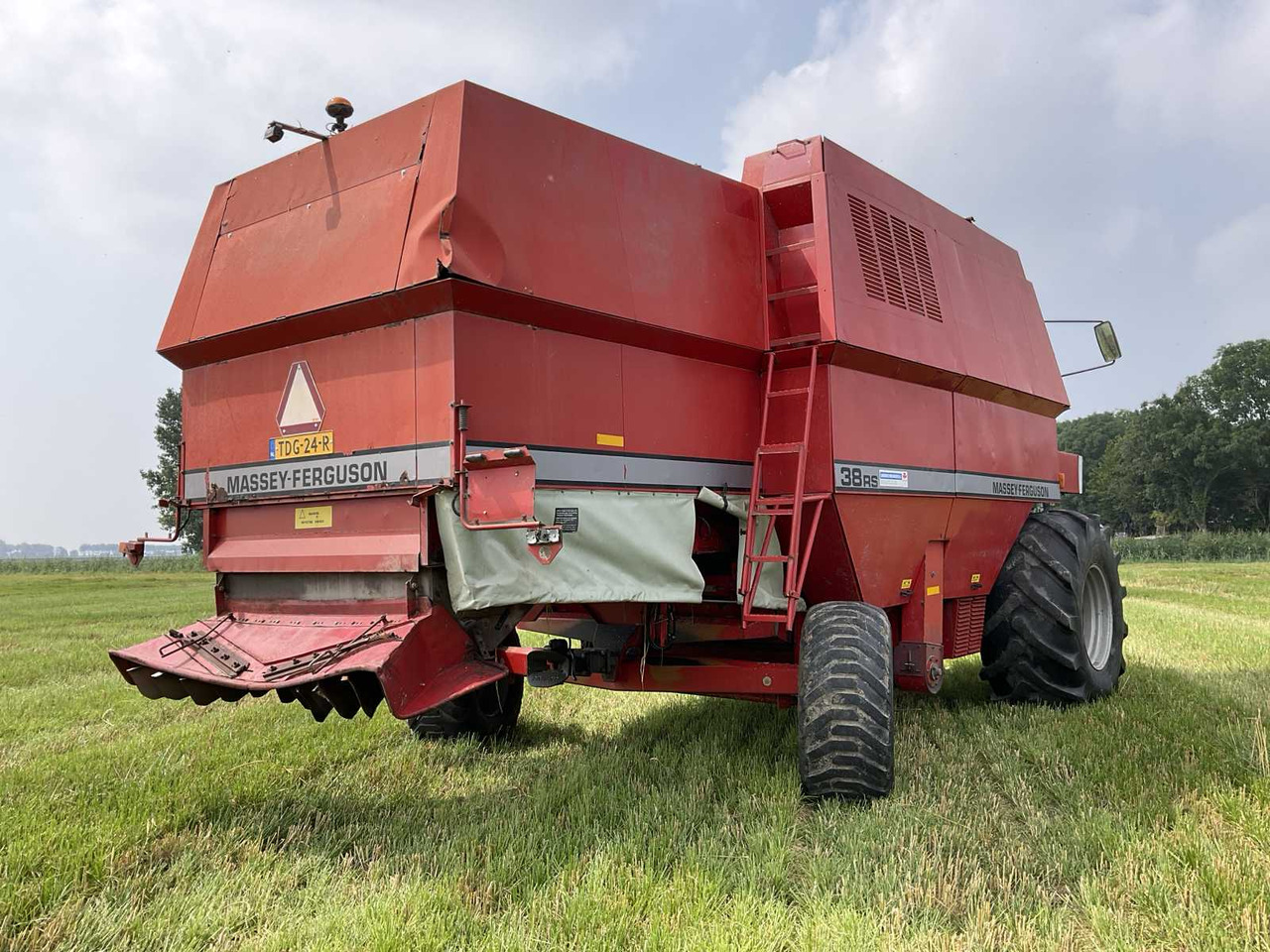 Massey Ferguson 38 RS - Зърнокомбайн: снимка 3 Massey Ferguson 38 RS - Зърнокомбайн: снимка 3