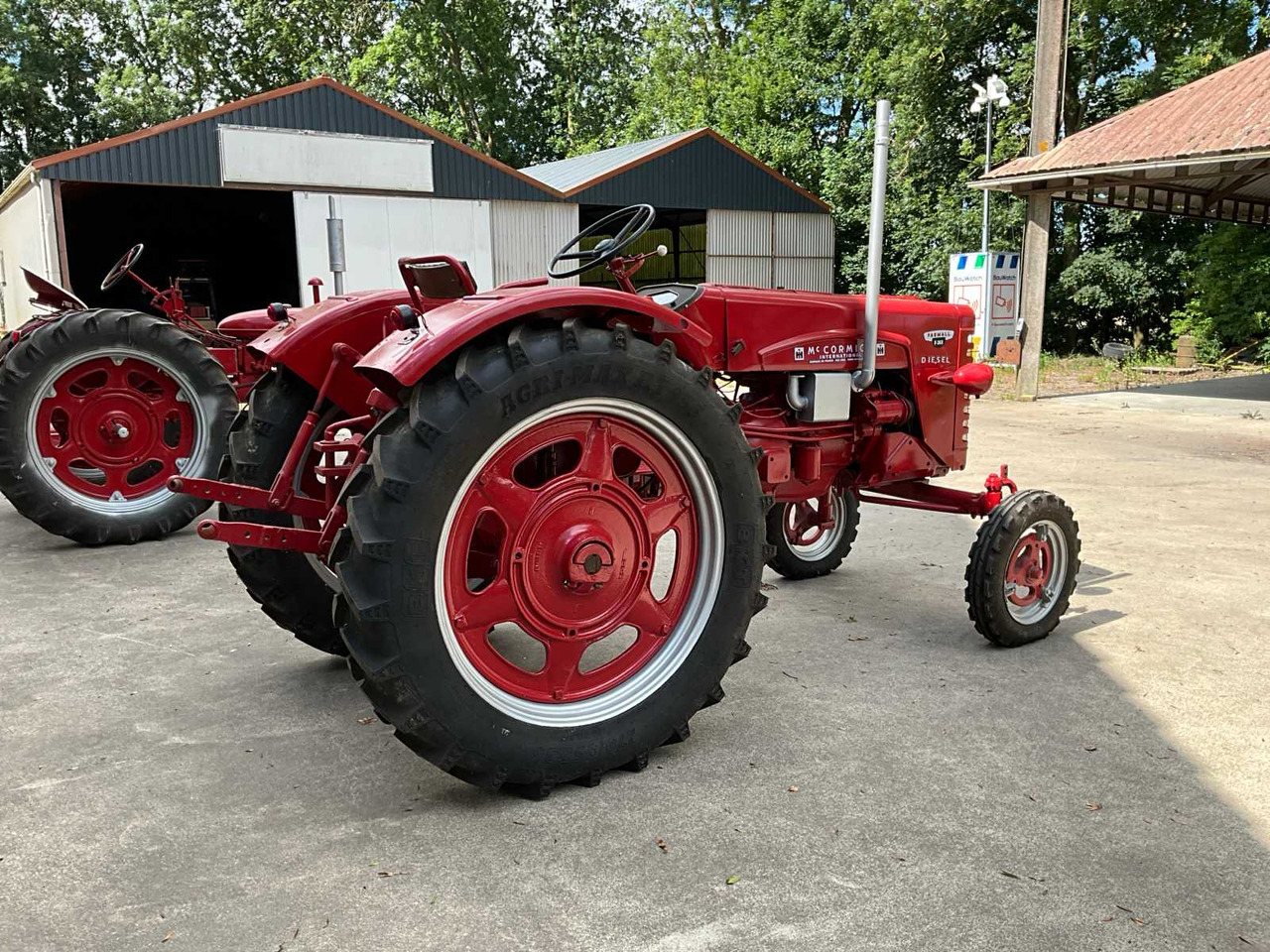 Mc cormick Farmall F-265 U - Трактор: снимка 3 Mc cormick Farmall F-265 U - Трактор: снимка 3