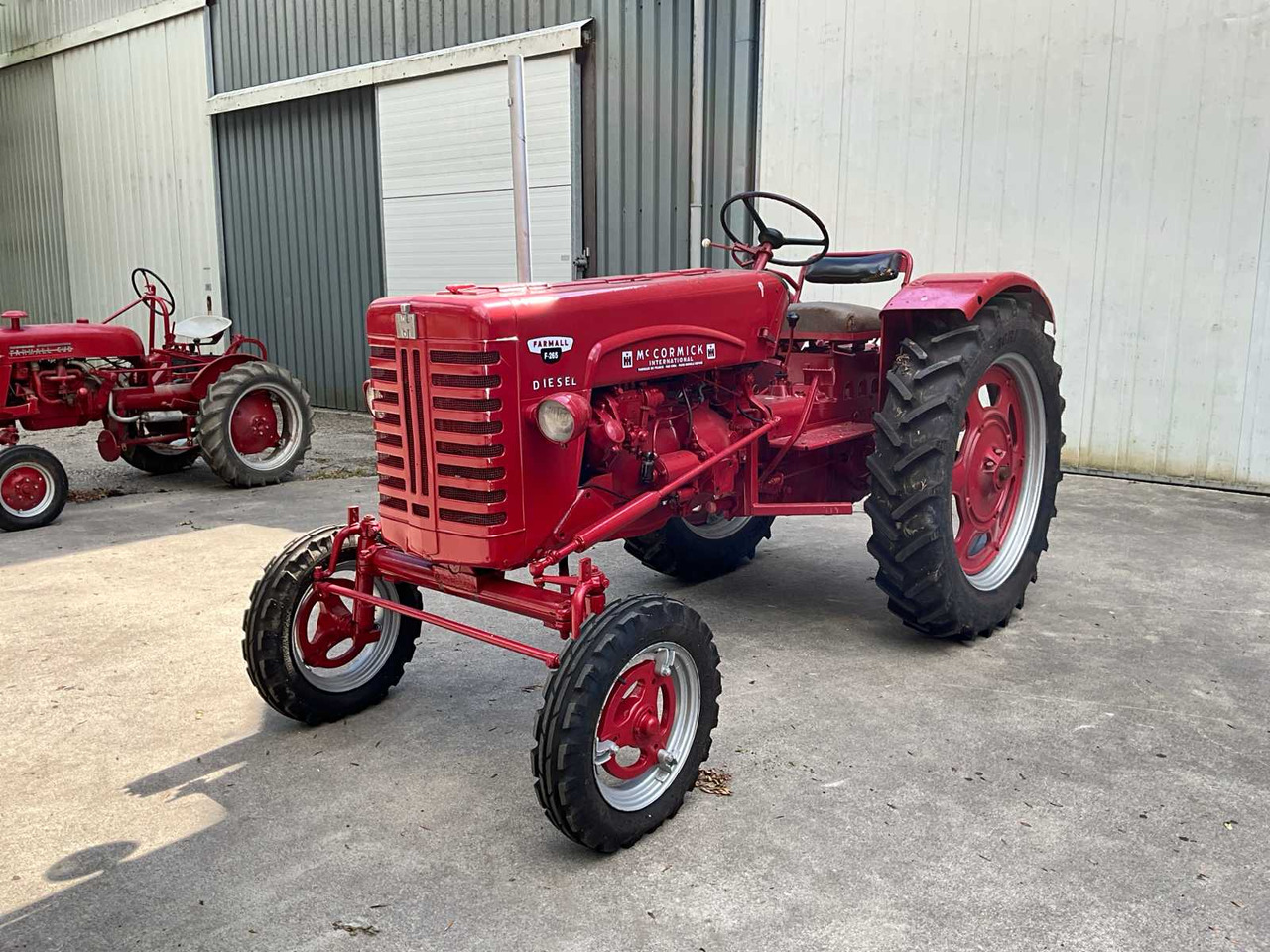 Mc cormick Farmall F-265 U - Трактор: снимка 1 Mc cormick Farmall F-265 U - Трактор: снимка 1