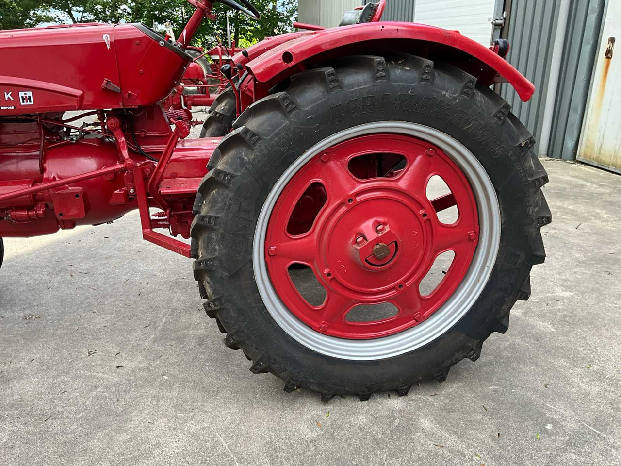 Mc cormick Farmall F-265 U - Трактор: снимка 5 Mc cormick Farmall F-265 U - Трактор: снимка 5