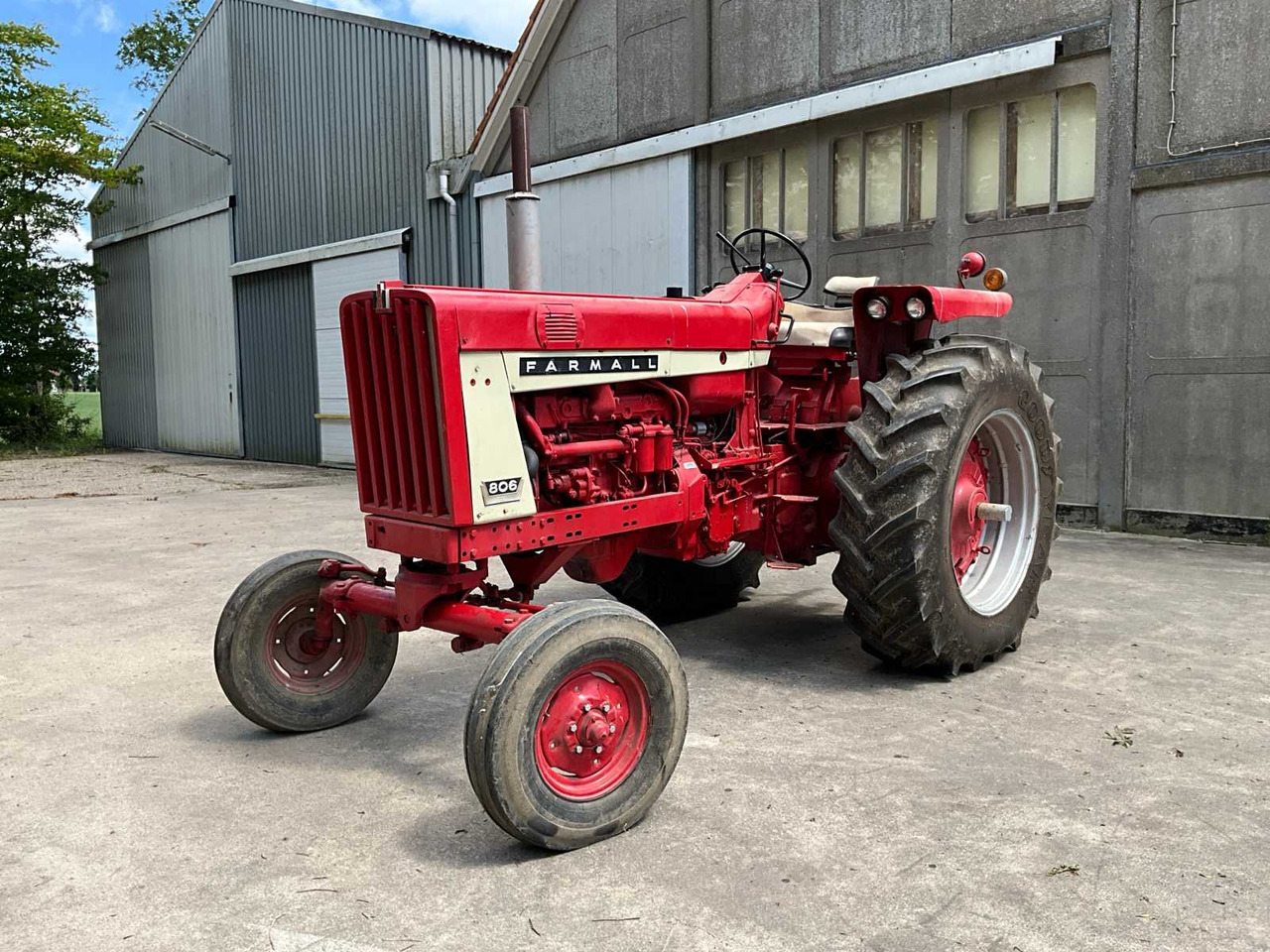 Mc cormick international F 806 D - Трактор: снимка 1 Mc cormick international F 806 D - Трактор: снимка 1