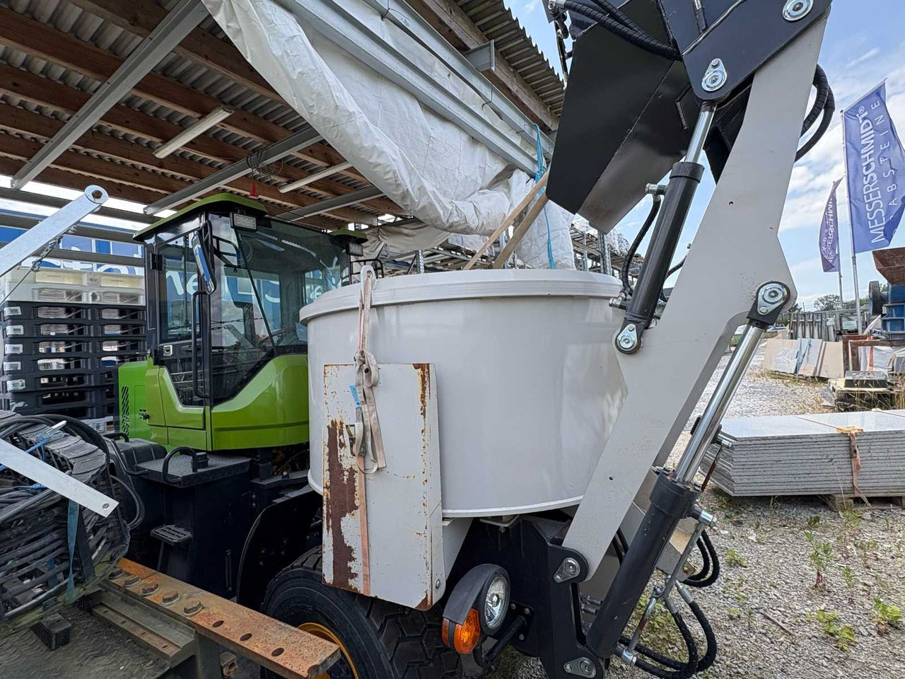 Moving Concrete Mixer - Миксер-вагон: снимка 1 Moving Concrete Mixer - Миксер-вагон: снимка 1