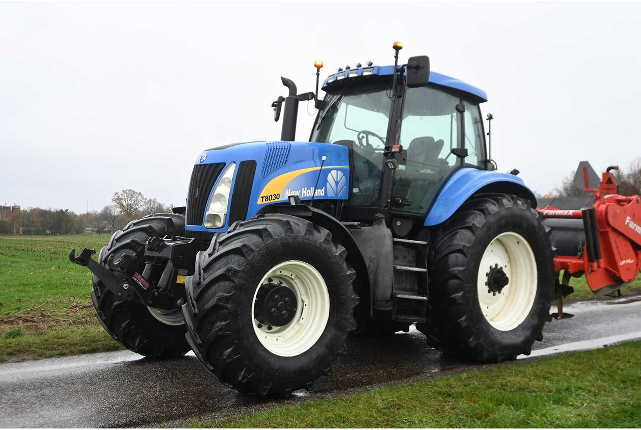 NEW HOLLAND - 2003 - TG230 - ALL-WHEEL DRIVE FARM TRACTOR - Трактор: снимка 1 NEW HOLLAND - 2003 - TG230 - ALL-WHEEL DRIVE FARM TRACTOR - Трактор: снимка 1