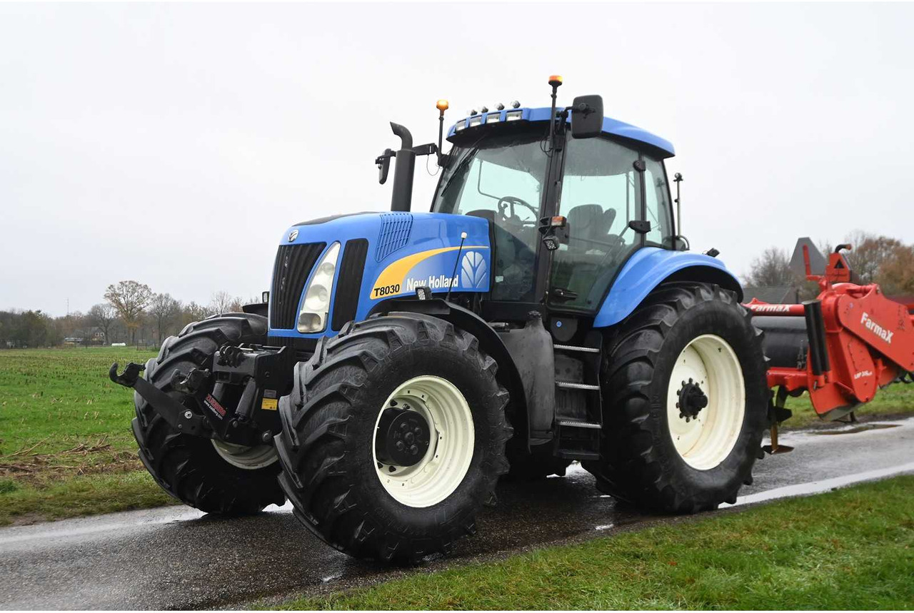 NEW HOLLAND - 2003 - TG230 - ALL-WHEEL DRIVE FARM TRACTOR - Трактор: снимка 4 NEW HOLLAND - 2003 - TG230 - ALL-WHEEL DRIVE FARM TRACTOR - Трактор: снимка 4
