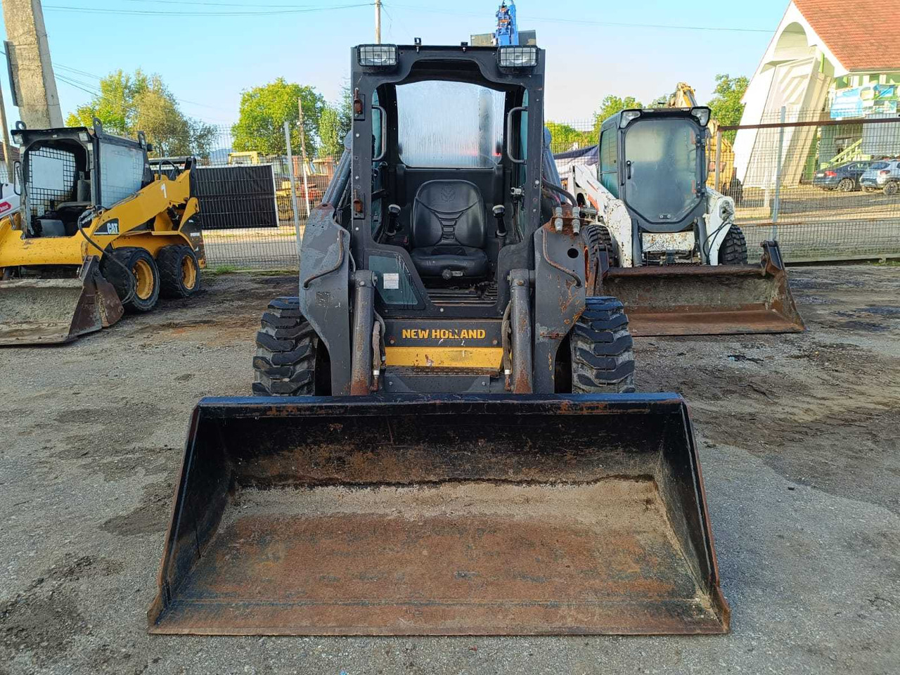 NEW HOLLAND - L225 - COMPACT LOADER - 2012 - Мини верижен товарач: снимка 4 NEW HOLLAND - L225 - COMPACT LOADER - 2012 - Мини верижен товарач: снимка 4