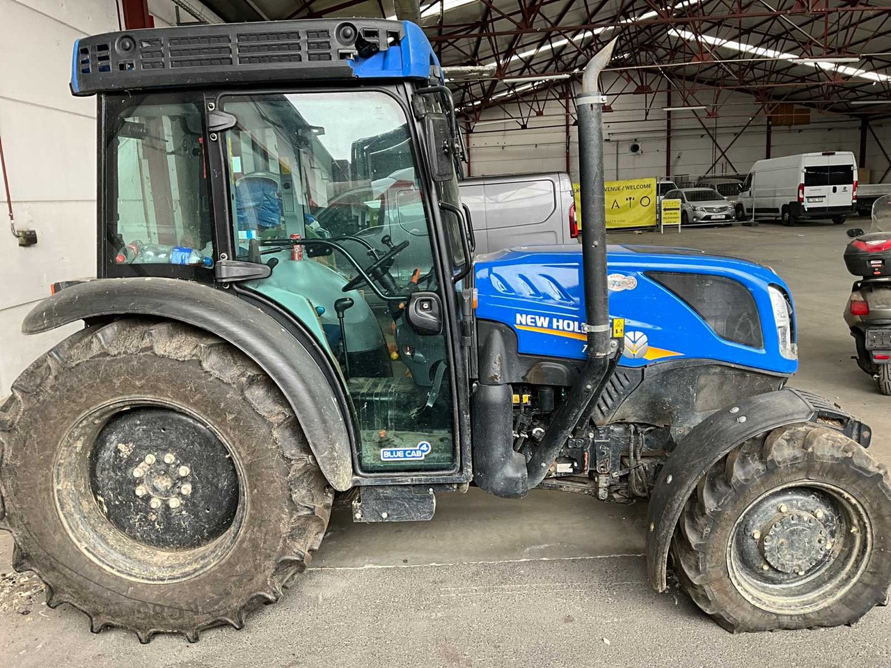 NEW HOLLAND T4.100F CAB - Трактор: снимка 4 NEW HOLLAND T4.100F CAB - Трактор: снимка 4