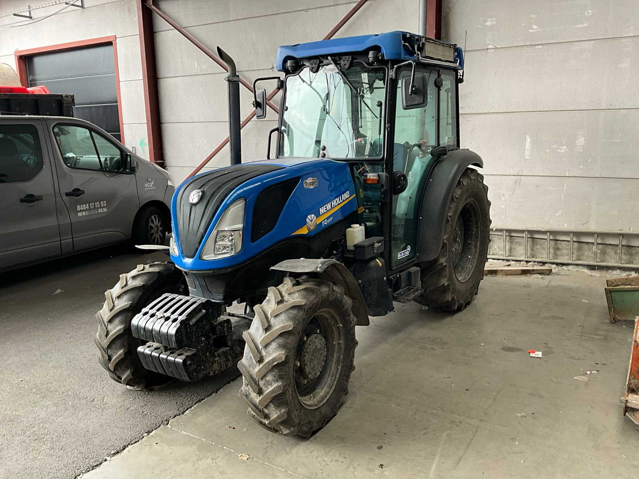 NEW HOLLAND T4.100F CAB - Трактор: снимка 1 NEW HOLLAND T4.100F CAB - Трактор: снимка 1