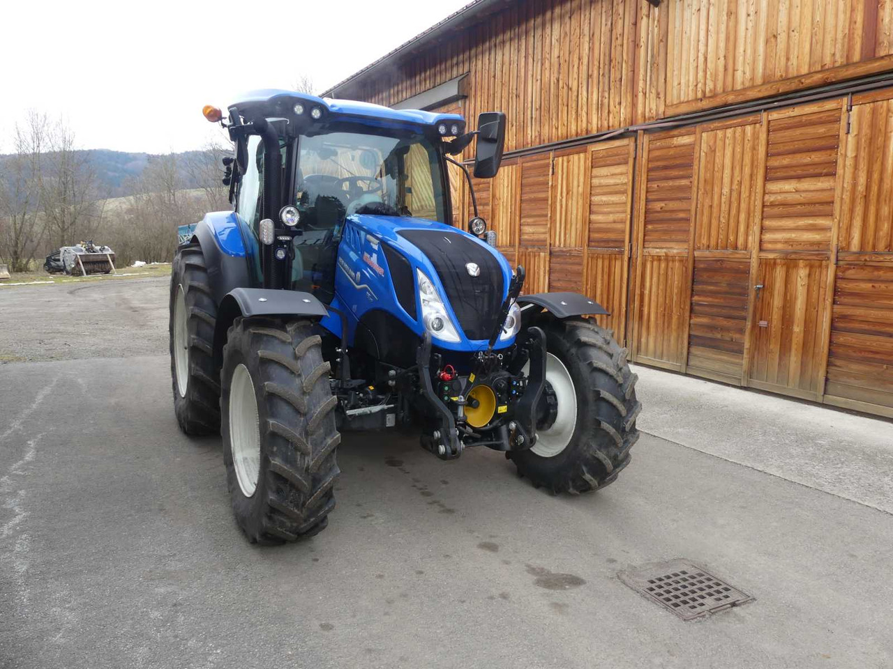 NEW HOLLAND T5.110 DC - Трактор: снимка 4 NEW HOLLAND T5.110 DC - Трактор: снимка 4
