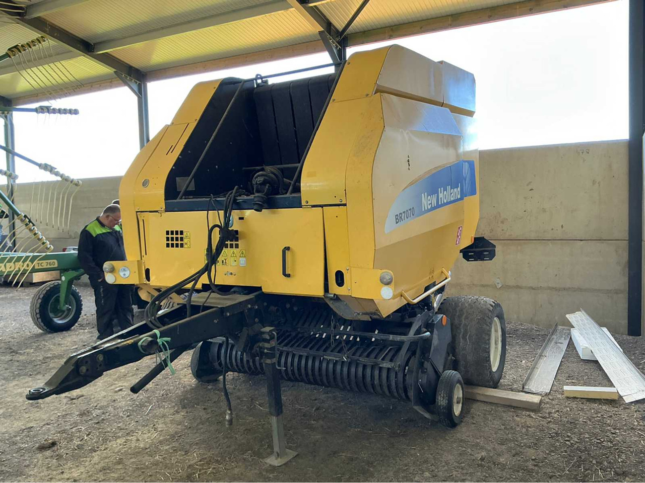 New Holland BR7070 - Рулонна сламопреса: снимка 1 New Holland BR7070 - Рулонна сламопреса: снимка 1