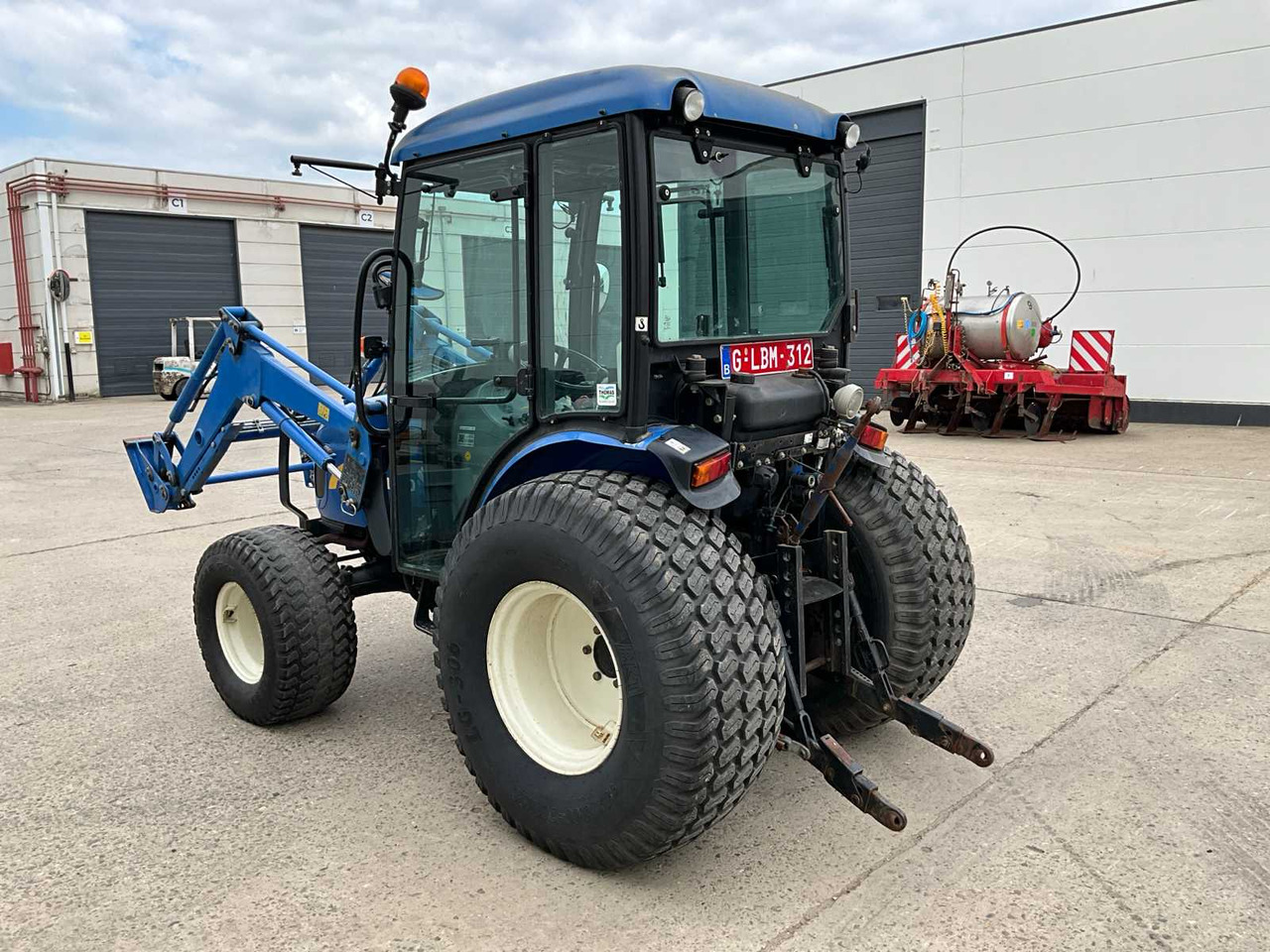New Holland Boomer 40 - Трактор: снимка 3 New Holland Boomer 40 - Трактор: снимка 3