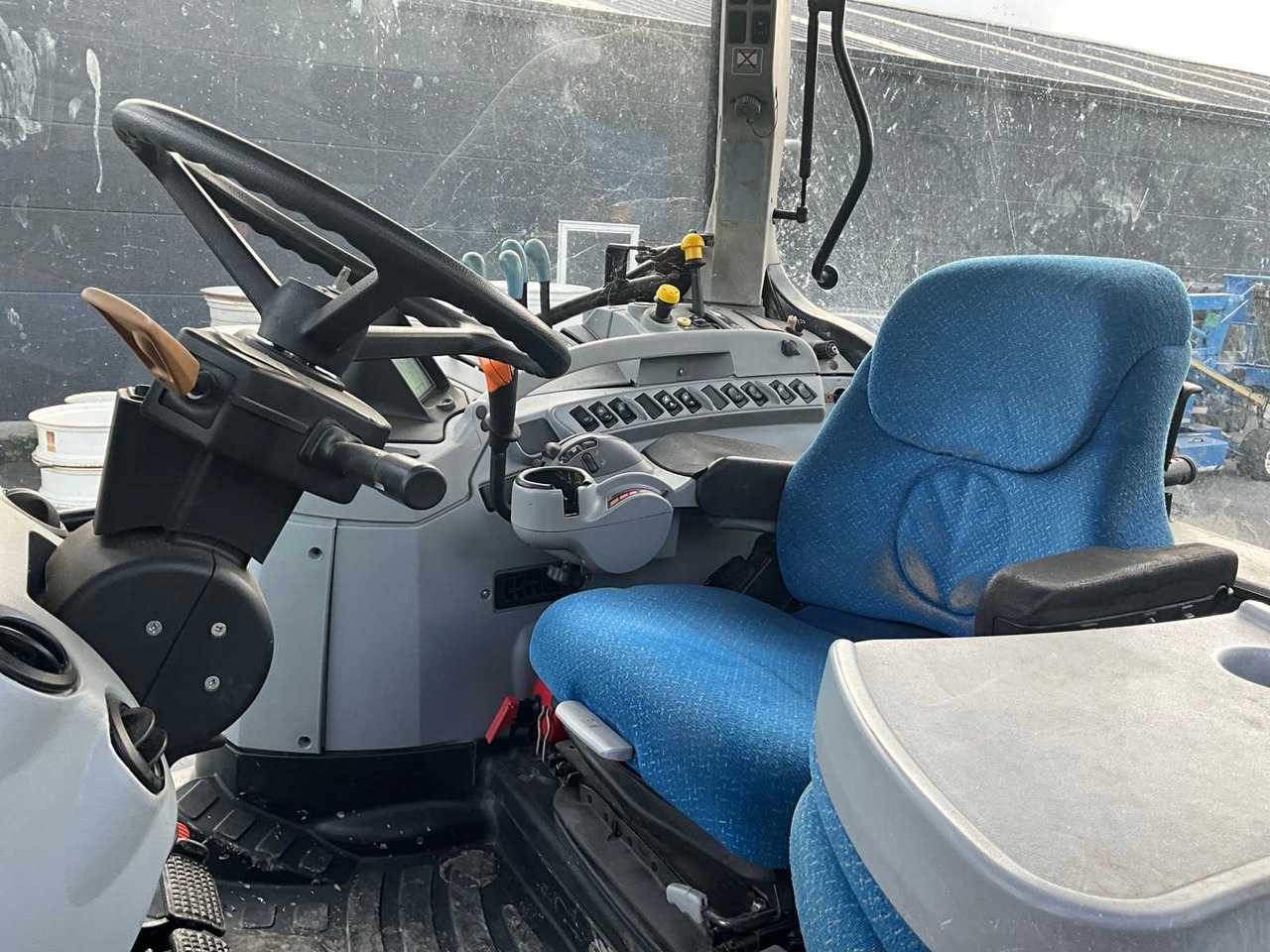 Трактор New Holland T7050: снимка 15