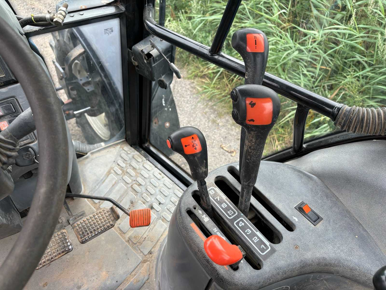 Трактор New Holland ts90: снимка 11
