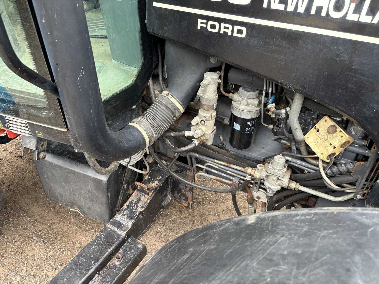 Трактор New Holland ts90: снимка 21