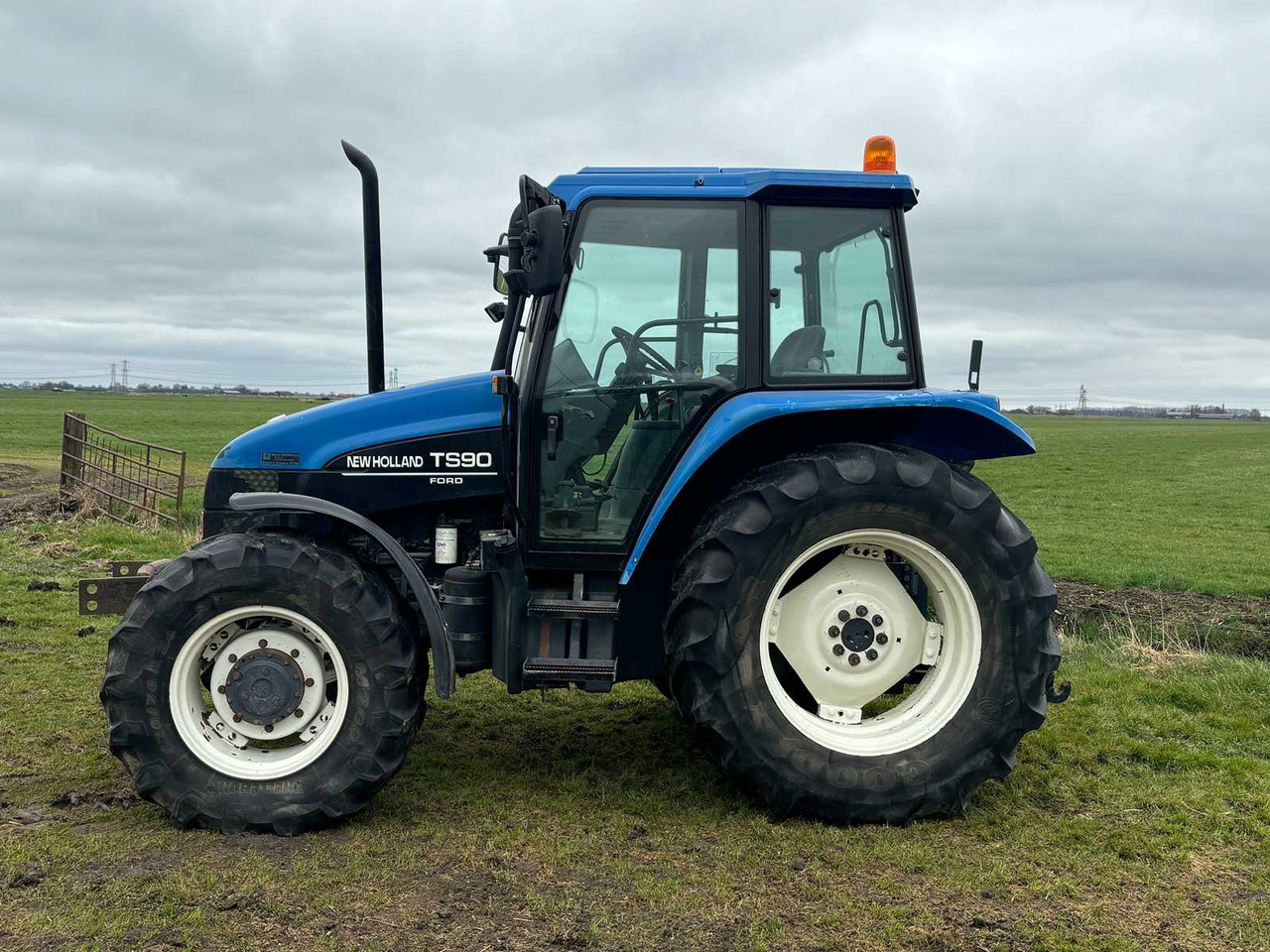 New Holland ts90 - Трактор: снимка 2 New Holland ts90 - Трактор: снимка 2