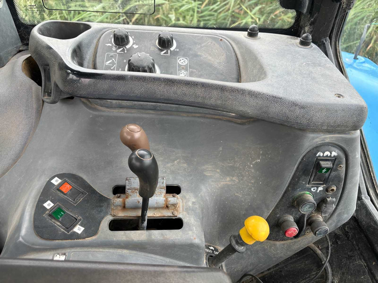 Трактор New Holland ts90: снимка 12