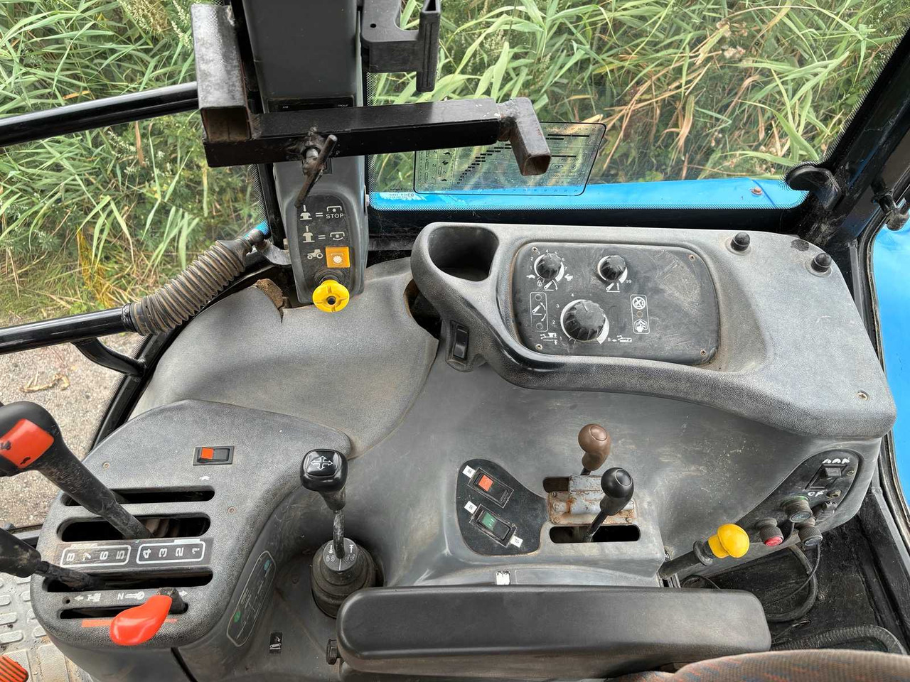 Трактор New Holland ts90: снимка 15
