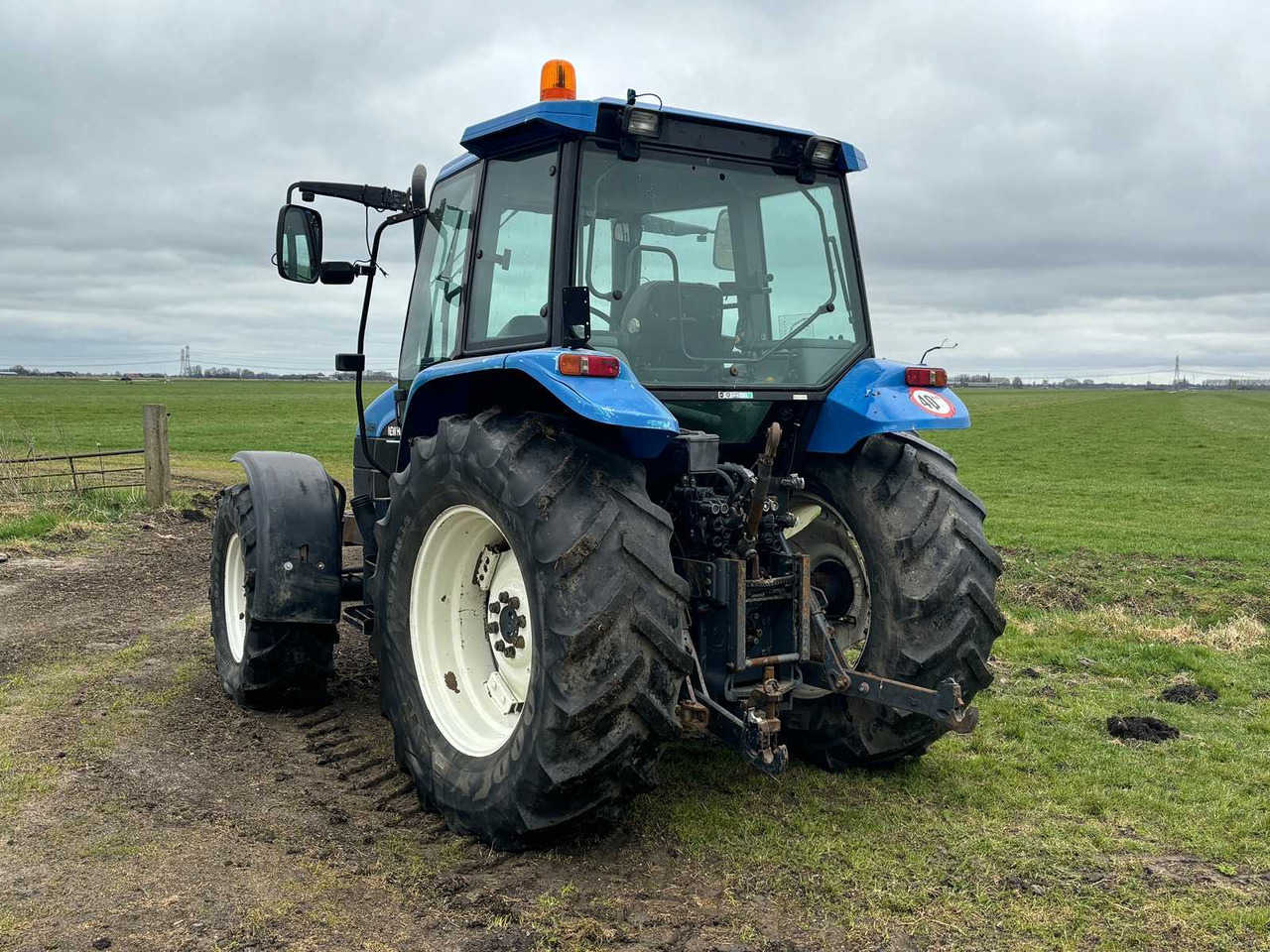 New Holland ts90 - Трактор: снимка 4 New Holland ts90 - Трактор: снимка 4