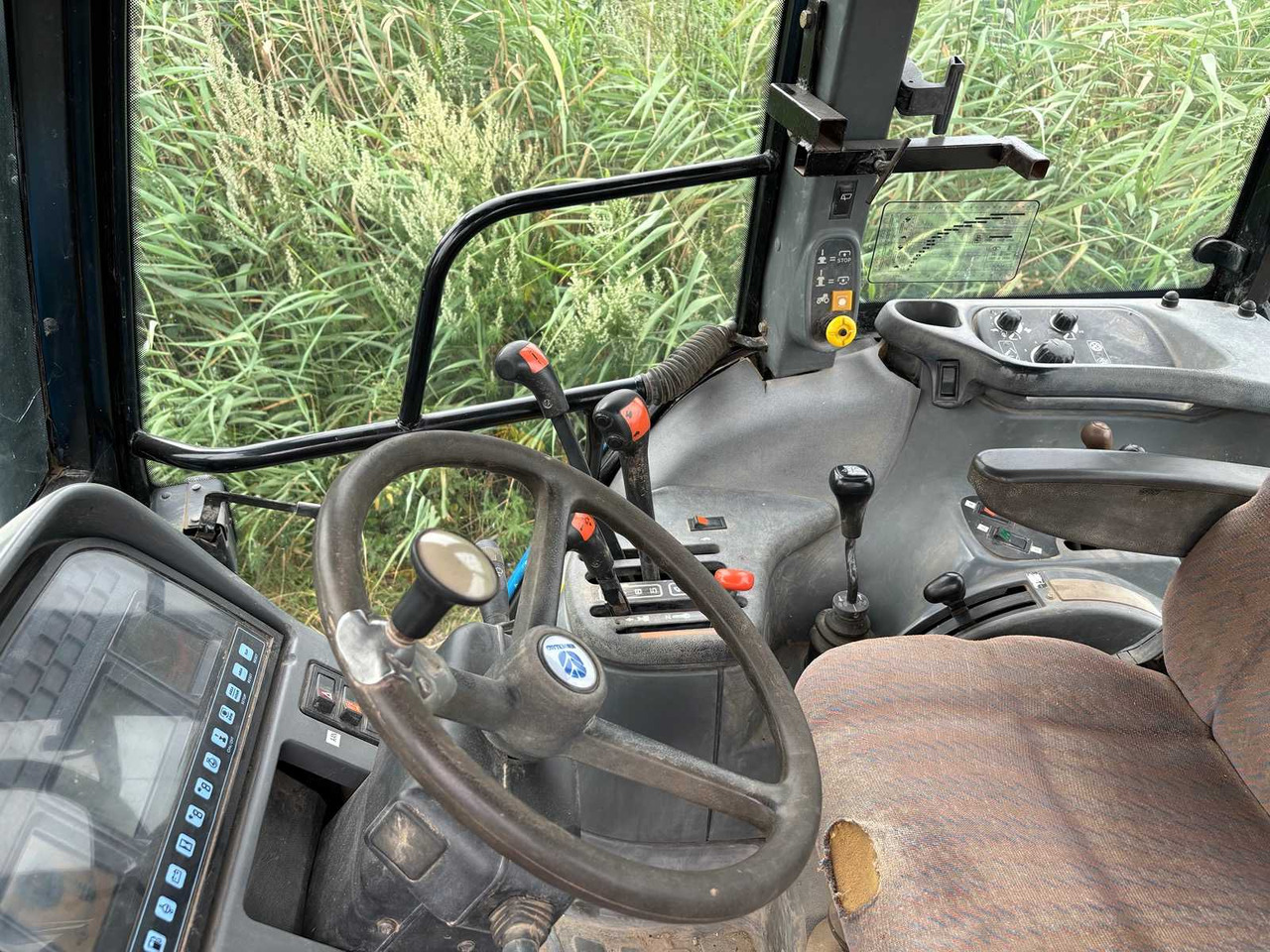 Трактор New Holland ts90: снимка 10