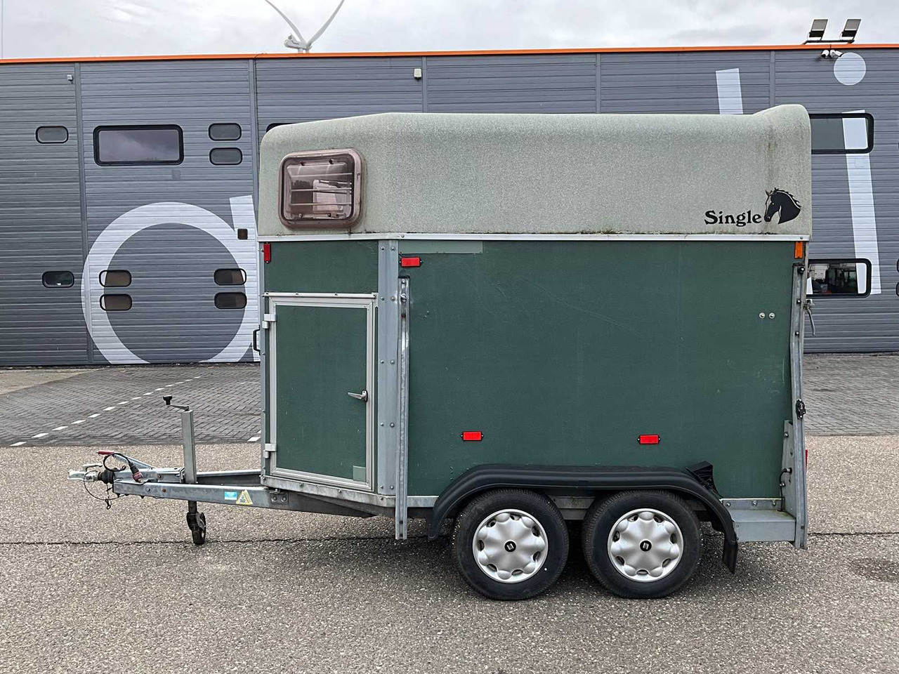 2003 HUMBAUR SINGLE HORSE TRAILER WJ-JP-55 - Ремарке: снимка 2 2003 HUMBAUR SINGLE HORSE TRAILER WJ-JP-55 - Ремарке: снимка 2