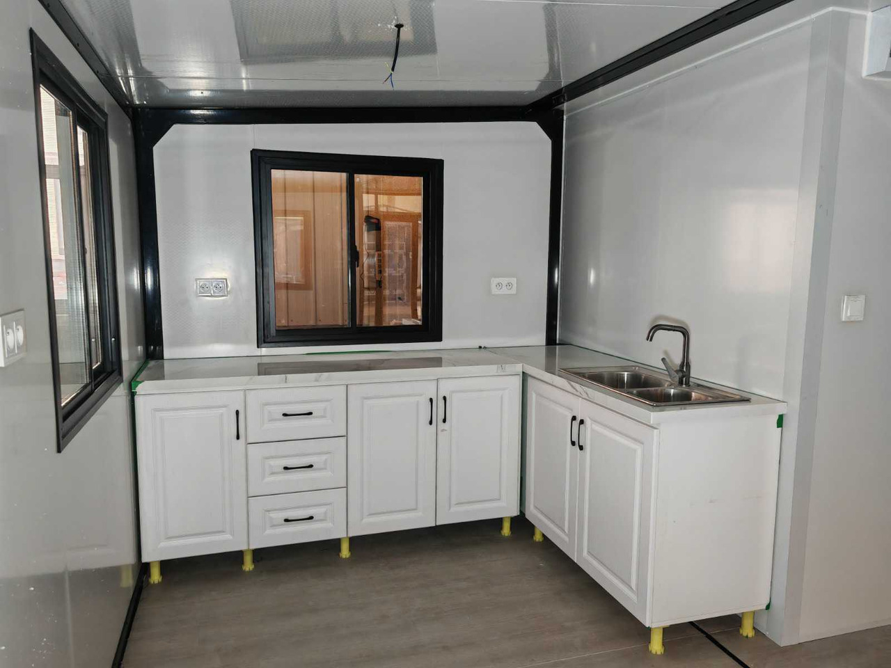 Жилищен контейнер Rhino Houses 36,5 m2: снимка 17