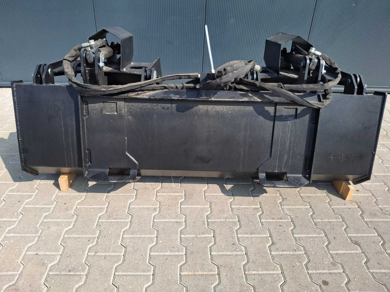 Rhino-cross 72 inch grapple Bucket - Машина за обработка на почвата: снимка 4 Rhino-cross 72 inch grapple Bucket - Машина за обработка на почвата: снимка 4