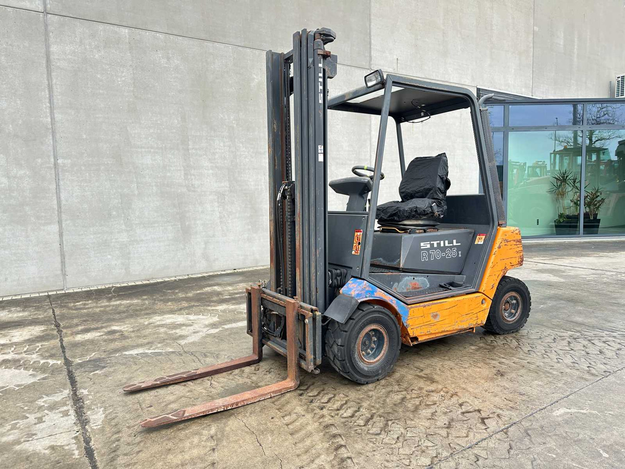 STILL - 2002 - R70-25L - FORKLIFT TRUCK - Мотокар: снимка 1 STILL - 2002 - R70-25L - FORKLIFT TRUCK - Мотокар: снимка 1