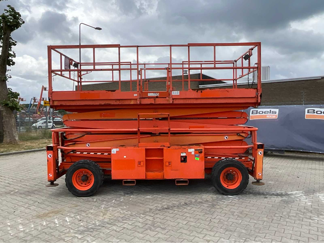 SkyJack SJ 9250 - Работна площадка: снимка 3 SkyJack SJ 9250 - Работна площадка: снимка 3