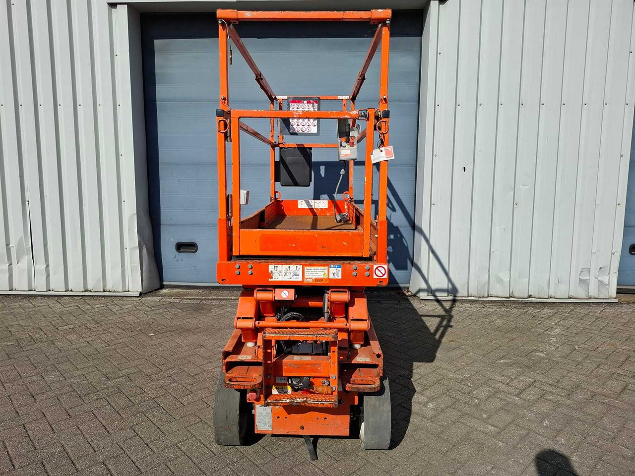 Skyjack SJ 3220 - Работна площадка: снимка 4 Skyjack SJ 3220 - Работна площадка: снимка 4