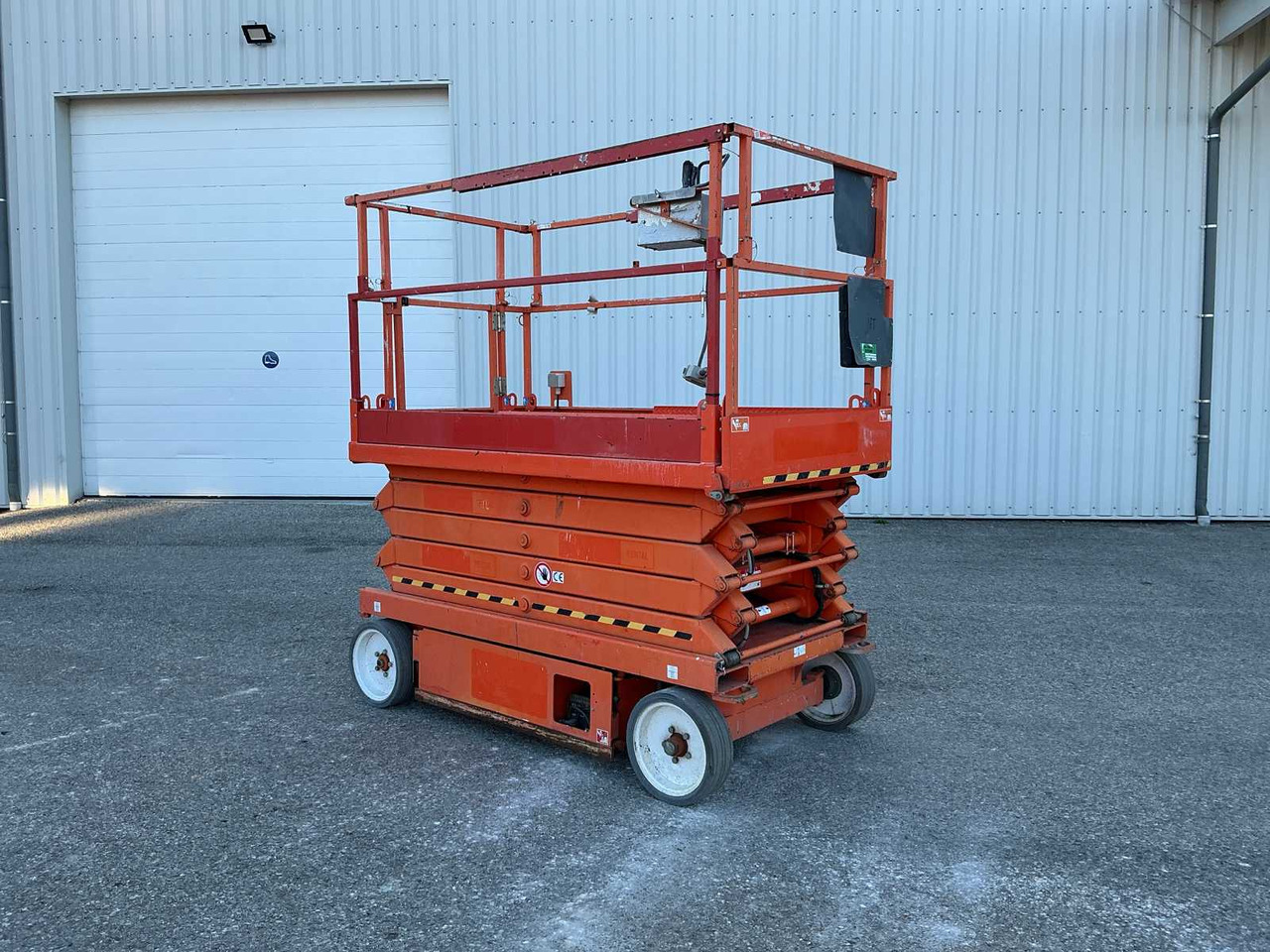 Skyjack SJIII-4632 - Работна площадка: снимка 1 Skyjack SJIII-4632 - Работна площадка: снимка 1