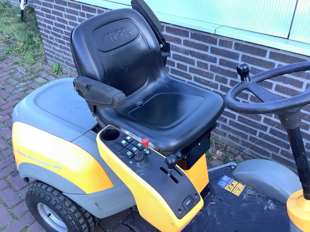 Stiga Park pro swan 4wd - Косачка за трева: снимка 3 Stiga Park pro swan 4wd - Косачка за трева: снимка 3