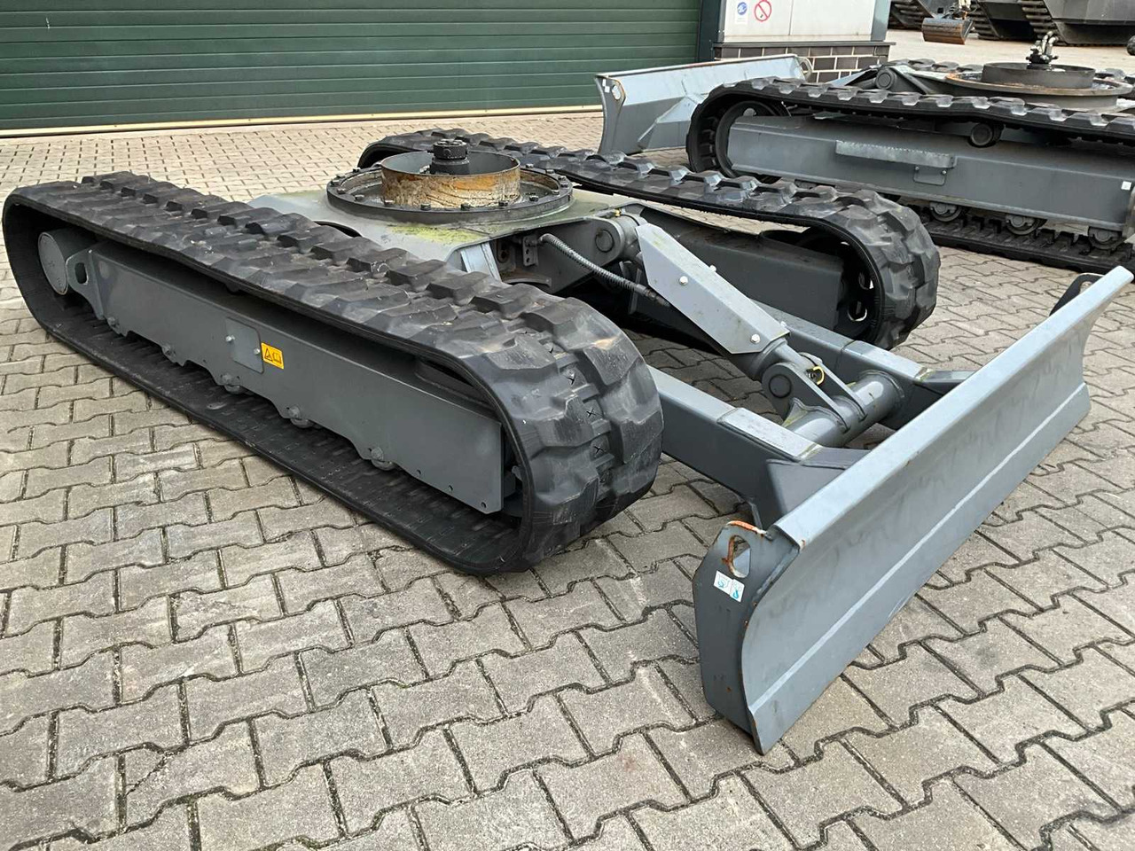 TAKEUCHI TB250-2 TRACKED DUMPER UNDERCARRIAGE - Мини самосвал: снимка 2 TAKEUCHI TB250-2 TRACKED DUMPER UNDERCARRIAGE - Мини самосвал: снимка 2