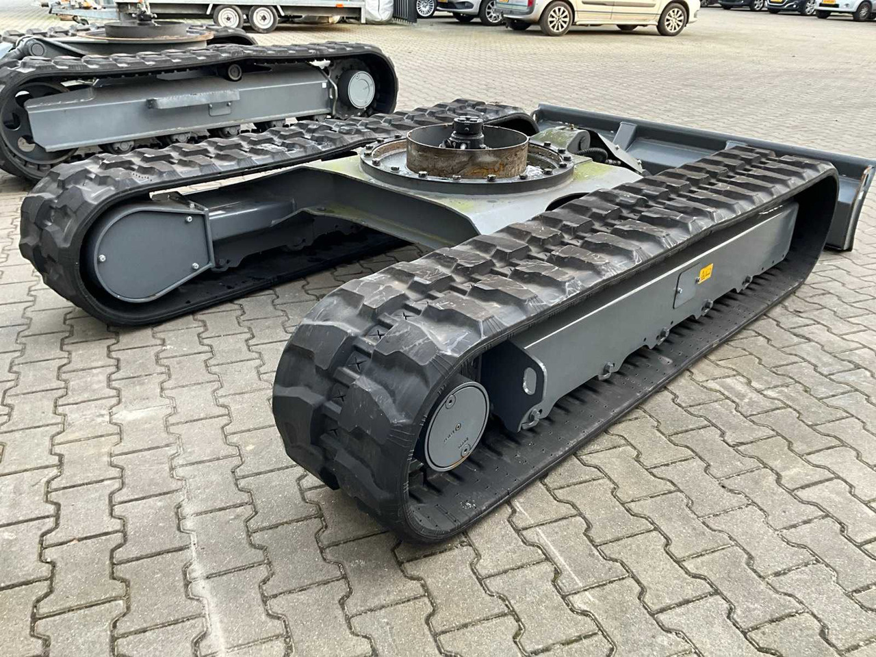 TAKEUCHI TB250-2 TRACKED DUMPER UNDERCARRIAGE - Мини самосвал: снимка 3 TAKEUCHI TB250-2 TRACKED DUMPER UNDERCARRIAGE - Мини самосвал: снимка 3