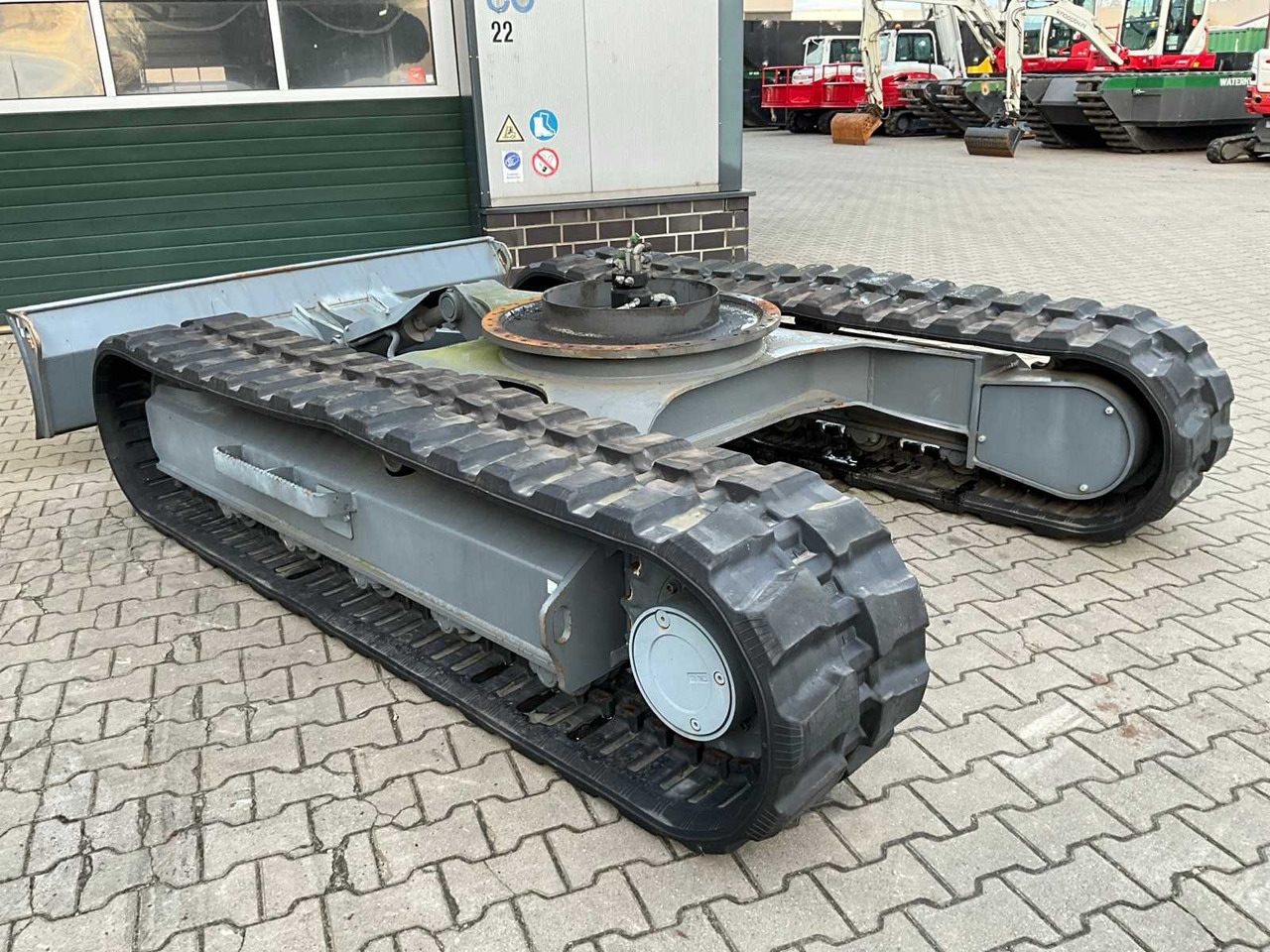 TAKEUCHI TB290-2 TRACKED DUMPER UNDERCARRIAGE - Мини самосвал: снимка 3 TAKEUCHI TB290-2 TRACKED DUMPER UNDERCARRIAGE - Мини самосвал: снимка 3