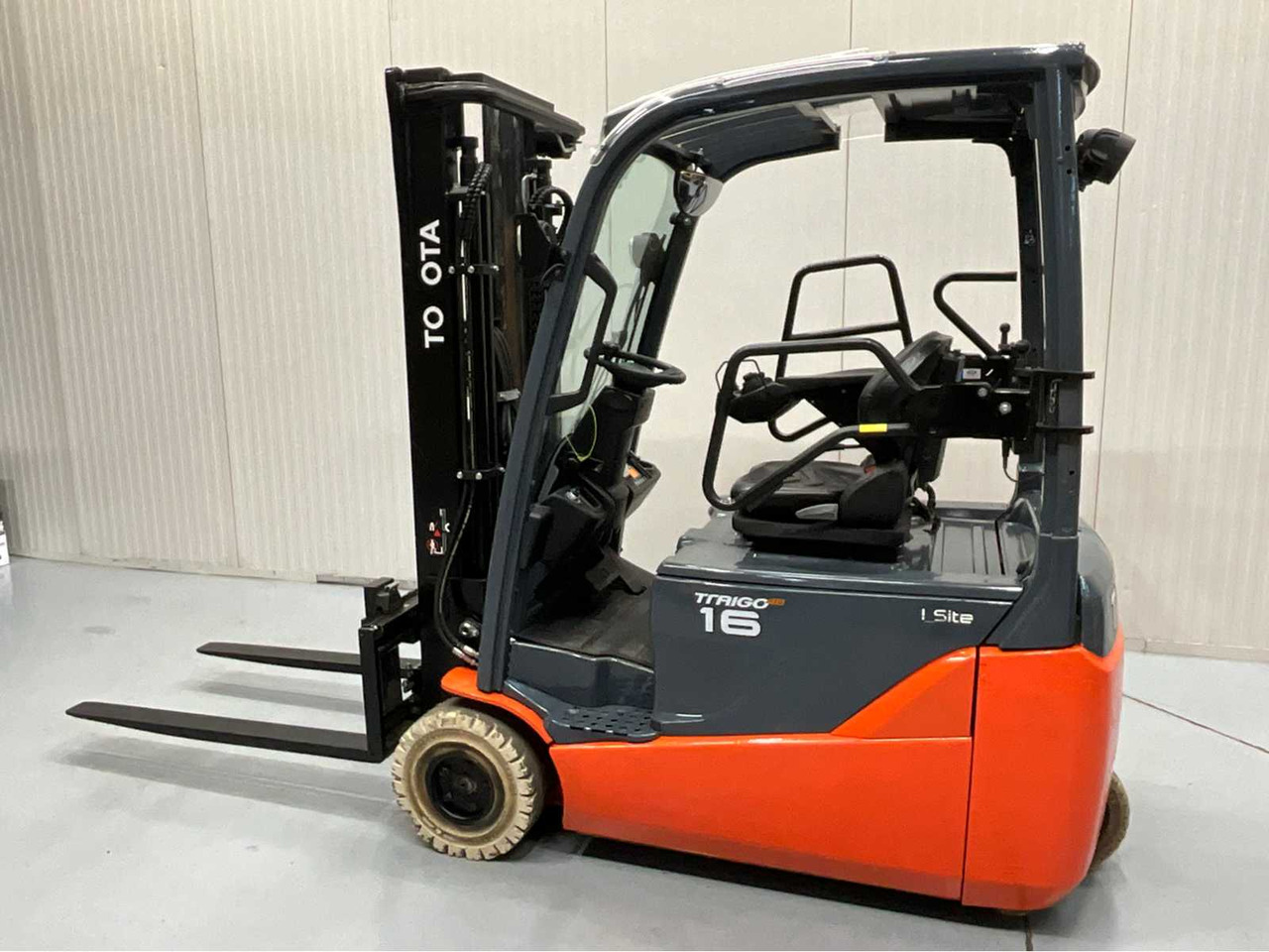 TOYOTA - 2018 - 8FBE16T - FORKLIFT, FREELIFT, SIDE SHIFT - PLASTIC ROOF - 4TH FUNCTION - Мотокар: снимка 4 TOYOTA - 2018 - 8FBE16T - FORKLIFT, FREELIFT, SIDE SHIFT - PLASTIC ROOF - 4TH FUNCTION - Мотокар: снимка 4