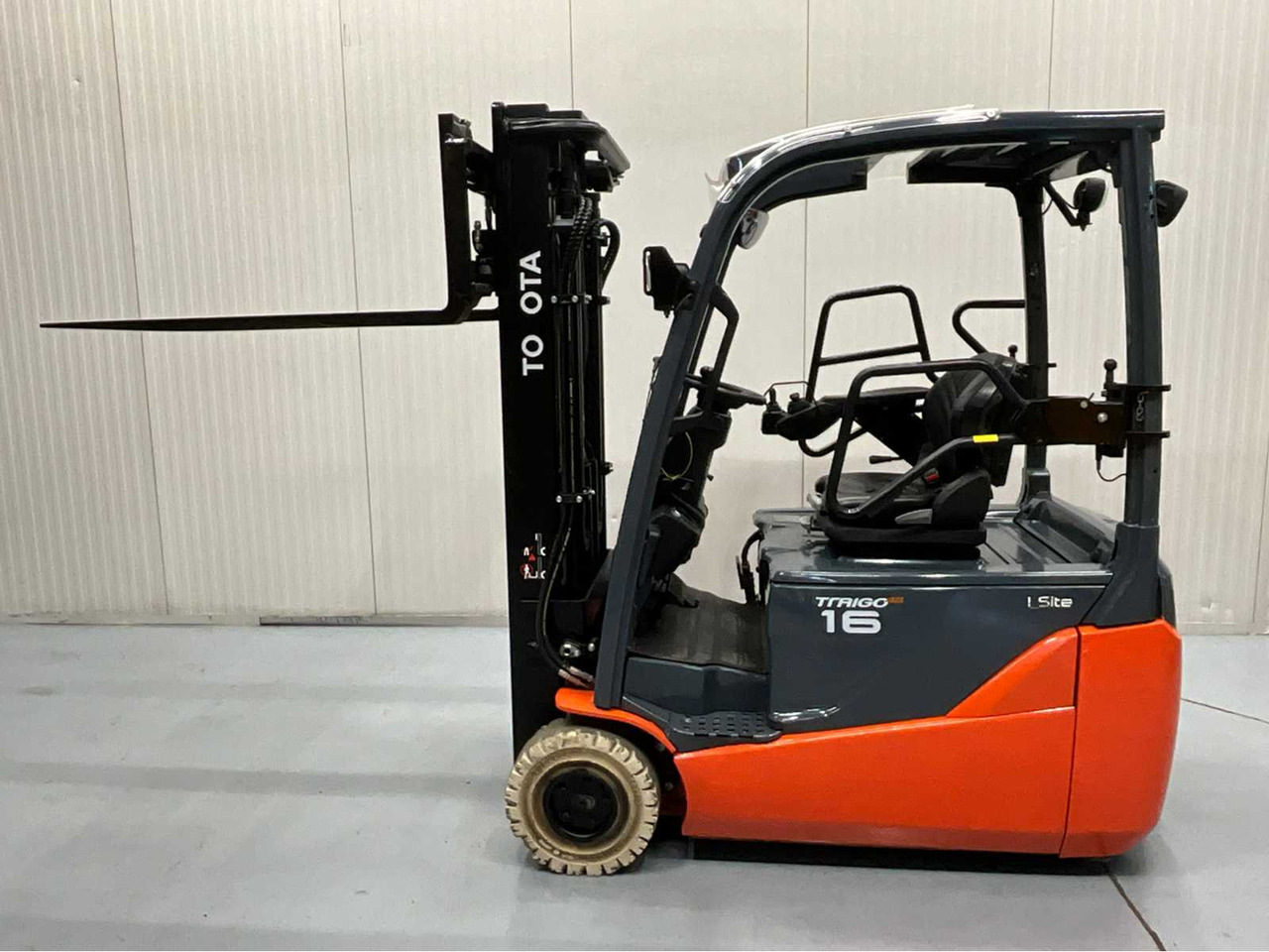 TOYOTA - 2018 - 8FBE16T - FORKLIFT, FREELIFT, SIDE SHIFT - PLASTIC ROOF - 4TH FUNCTION - Мотокар: снимка 2 TOYOTA - 2018 - 8FBE16T - FORKLIFT, FREELIFT, SIDE SHIFT - PLASTIC ROOF - 4TH FUNCTION - Мотокар: снимка 2
