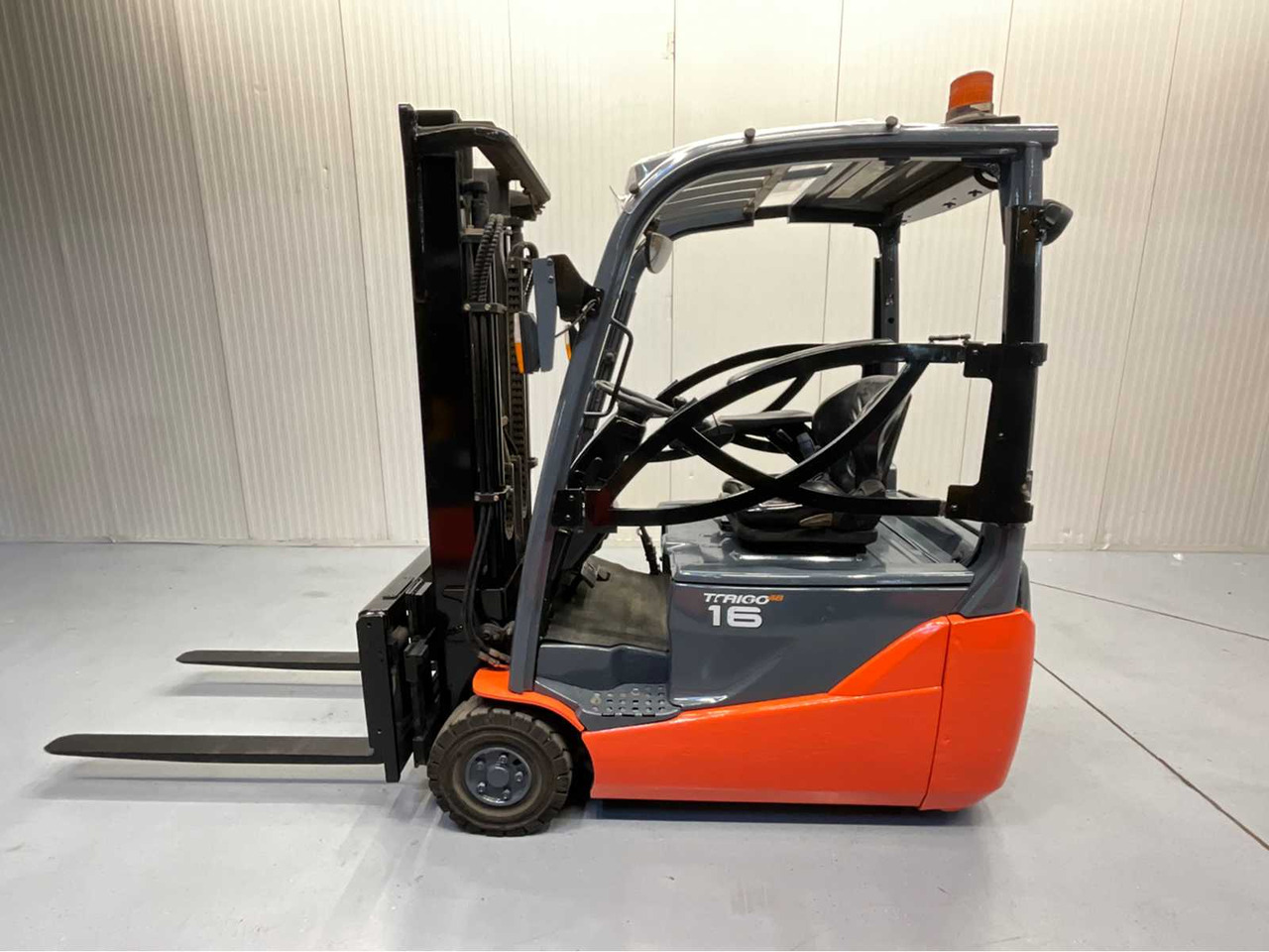 TOYOTA - 8FBE16T - FORKLIFT, FORK POSITIONER, SIDE-SHIFT, BLUESPOT, 2018 - Мотокар: снимка 3 TOYOTA - 8FBE16T - FORKLIFT, FORK POSITIONER, SIDE-SHIFT, BLUESPOT, 2018 - Мотокар: снимка 3