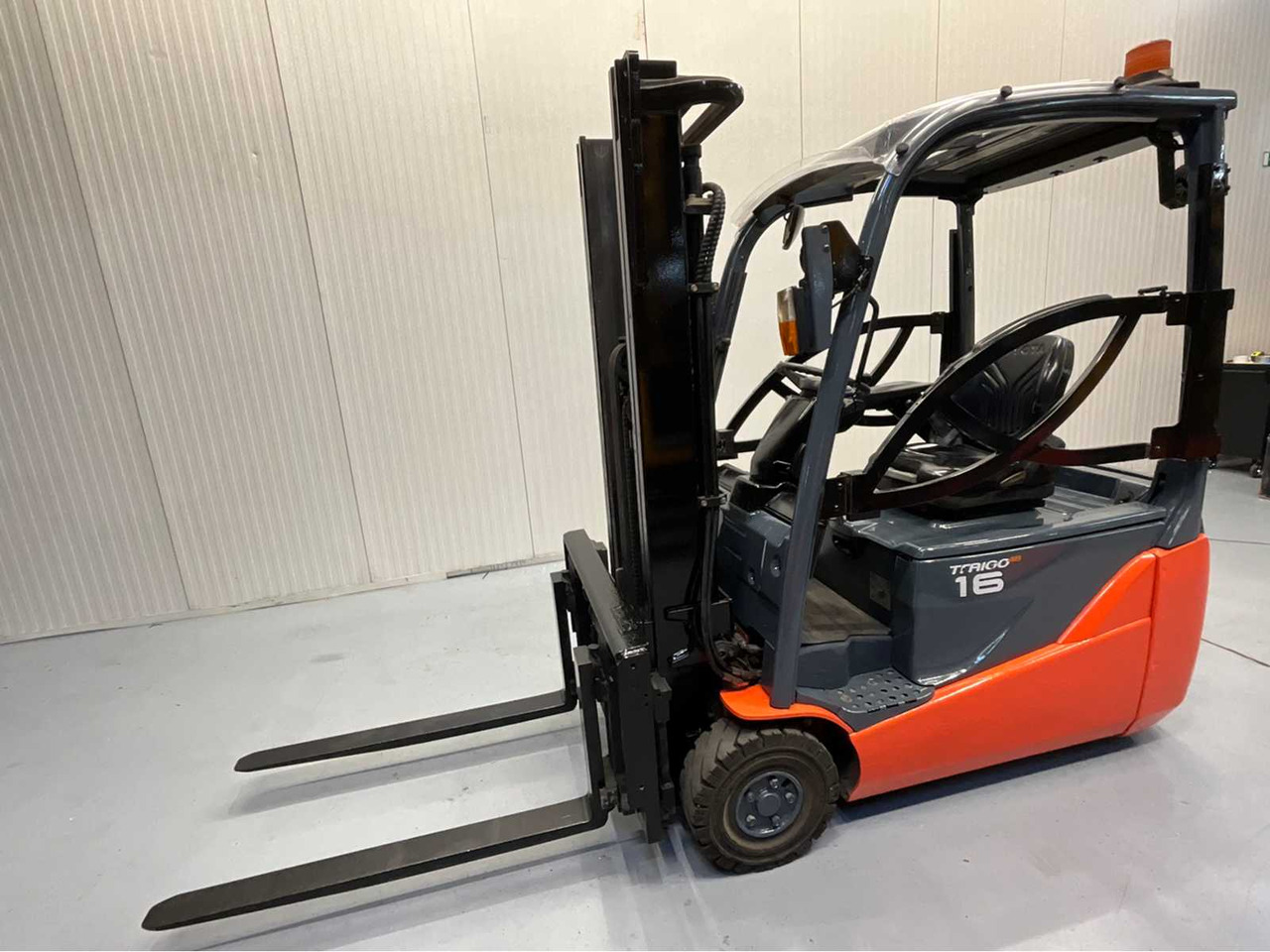 TOYOTA - 8FBE16T - FORKLIFT, FORK POSITIONER, SIDE-SHIFT, BLUESPOT, 2018 - Мотокар: снимка 2 TOYOTA - 8FBE16T - FORKLIFT, FORK POSITIONER, SIDE-SHIFT, BLUESPOT, 2018 - Мотокар: снимка 2