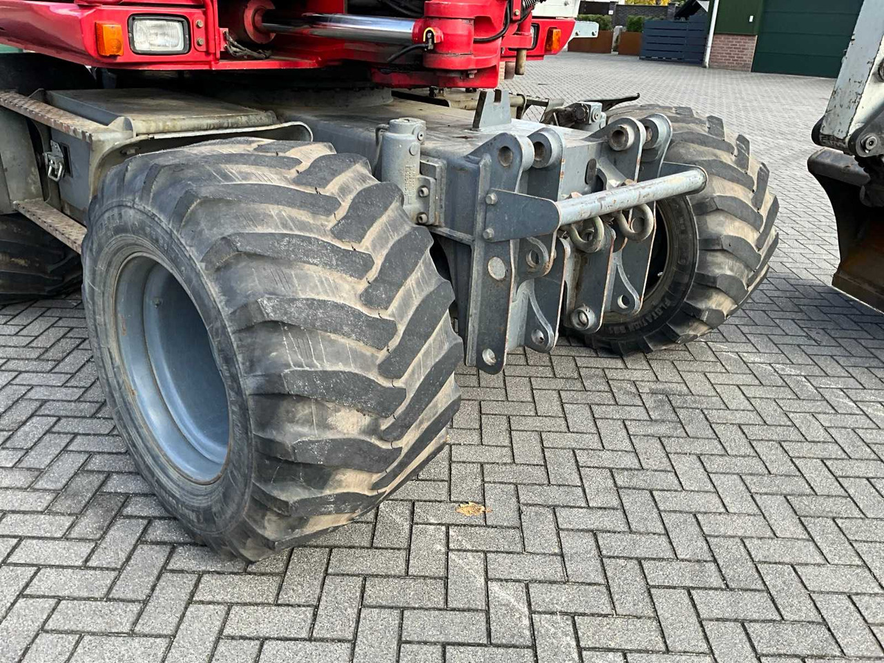 Колесен багер Takeuchi TB295W: снимка 31 Колесен багер Takeuchi TB295W: снимка 31