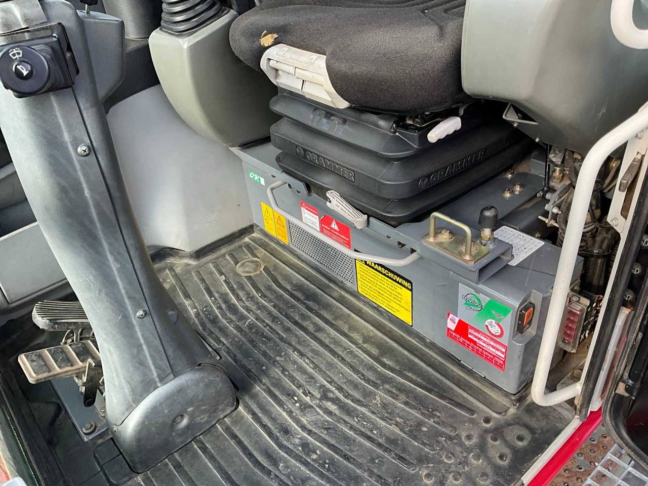 Колесен багер Takeuchi TB295W: снимка 14 Колесен багер Takeuchi TB295W: снимка 14