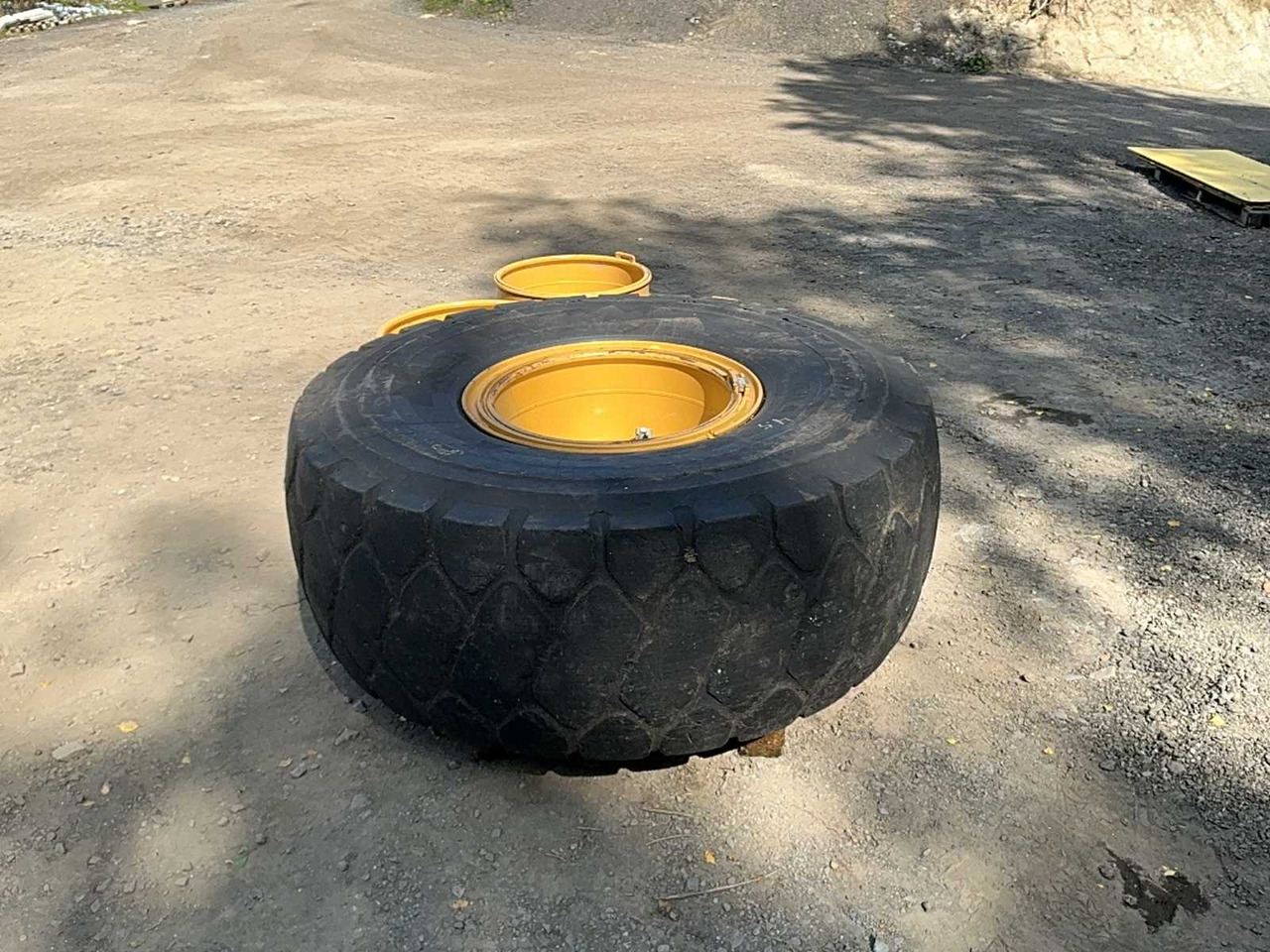 Tires, wheels and rims - Гуми и джанти за Трактор: снимка 2 Tires, wheels and rims - Гуми и джанти за Трактор: снимка 2